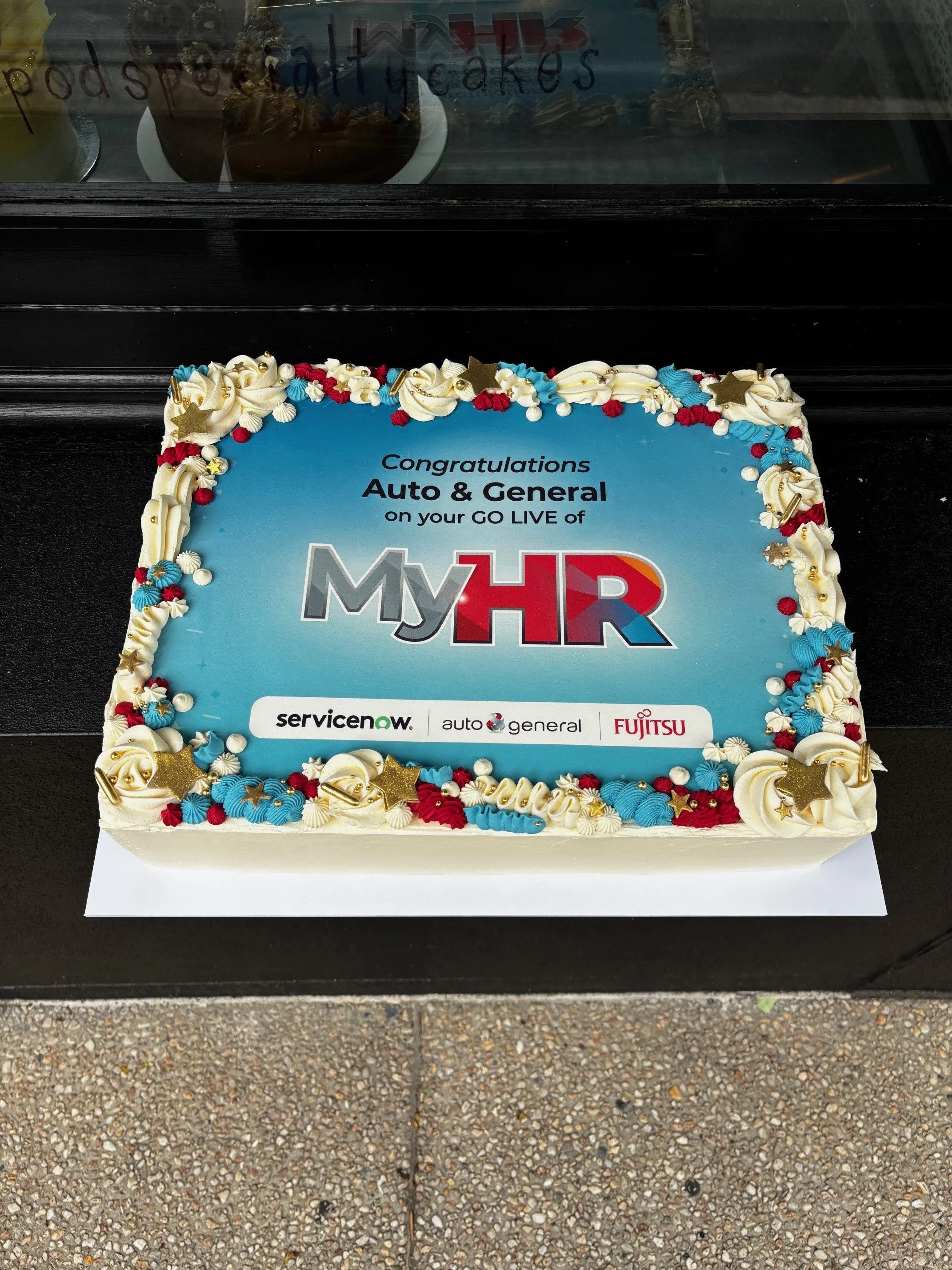 vanillapodspecialtycakes-vanillapod-corporatecakes-birthdaycake-brisbanecakes-brisbanebakery-servicenowcake-golivecake-glutenfreecake-graduationcake-victoriapark.jpg