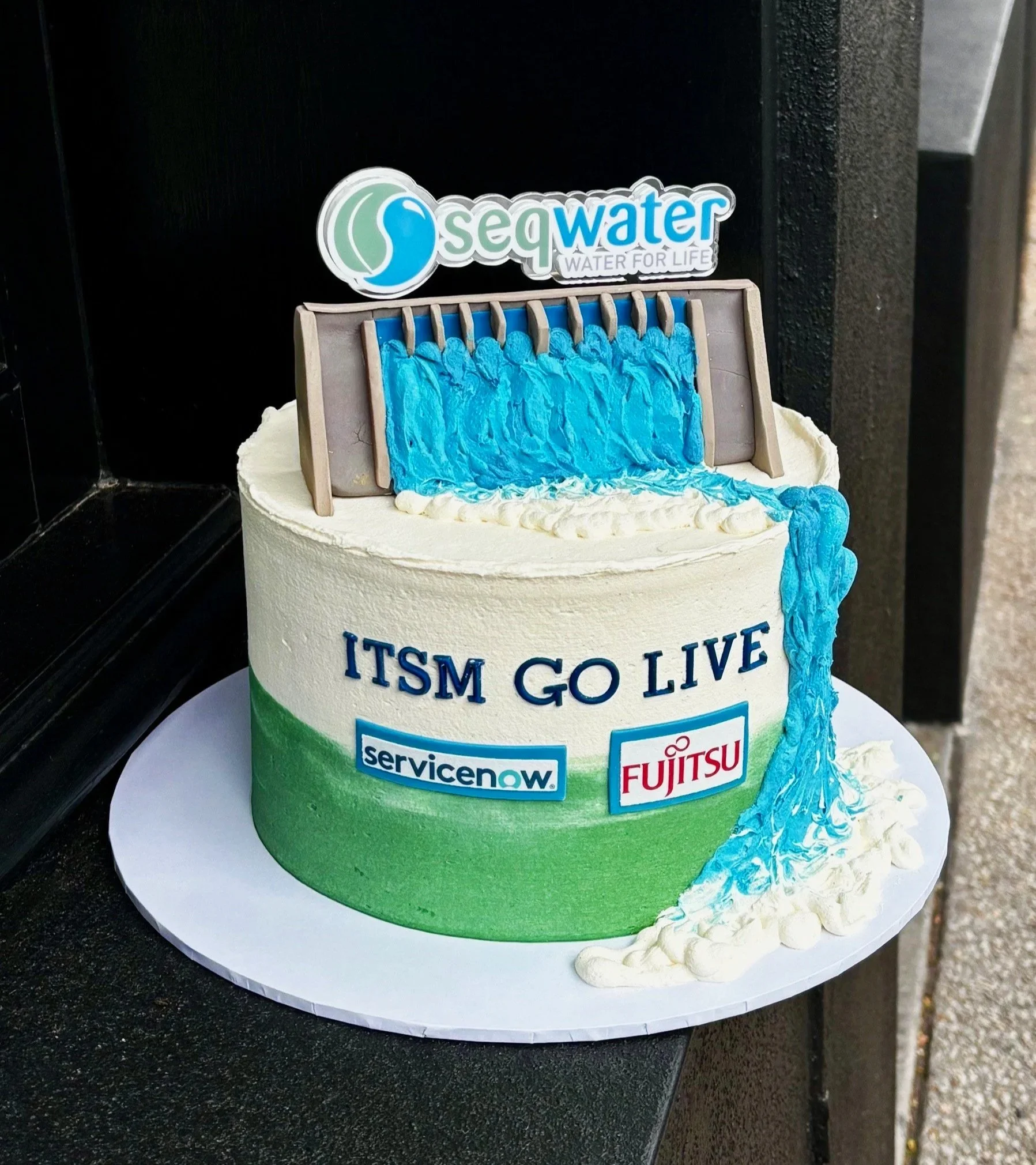 vanillapodspecialtycakes-vanillapod-corporatecakes-birthdaycake-brisbanecakes-brisbanebakery-servicenowcake-golivecake-glutenfreecake.jpg