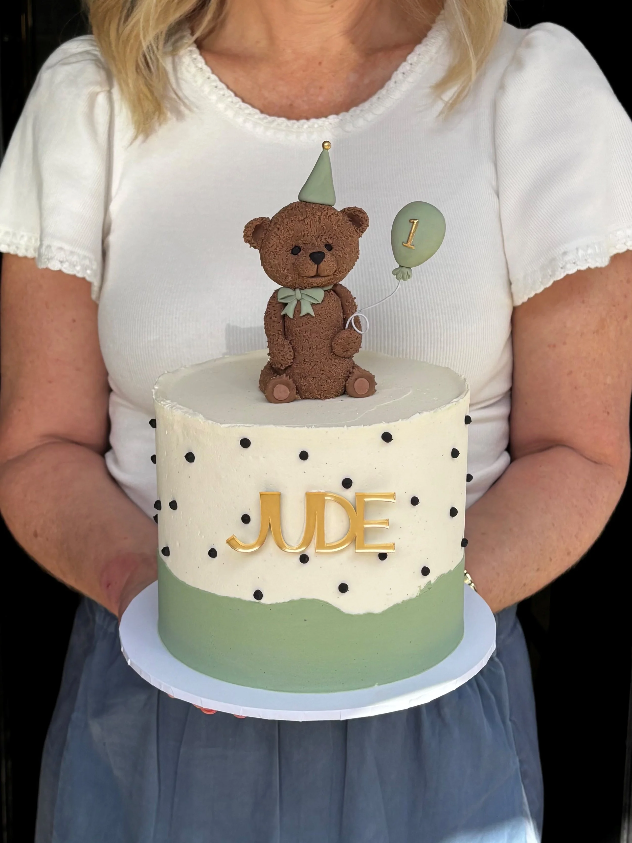 vanillapodspecialtycakes-vanillapod-birthdaycake-brisbanecakes-kidscakes-brisbanebakery-teddybearcake-1stbirthdaycake-stencilcake-bespokecake-brisbanedesigner.jpg