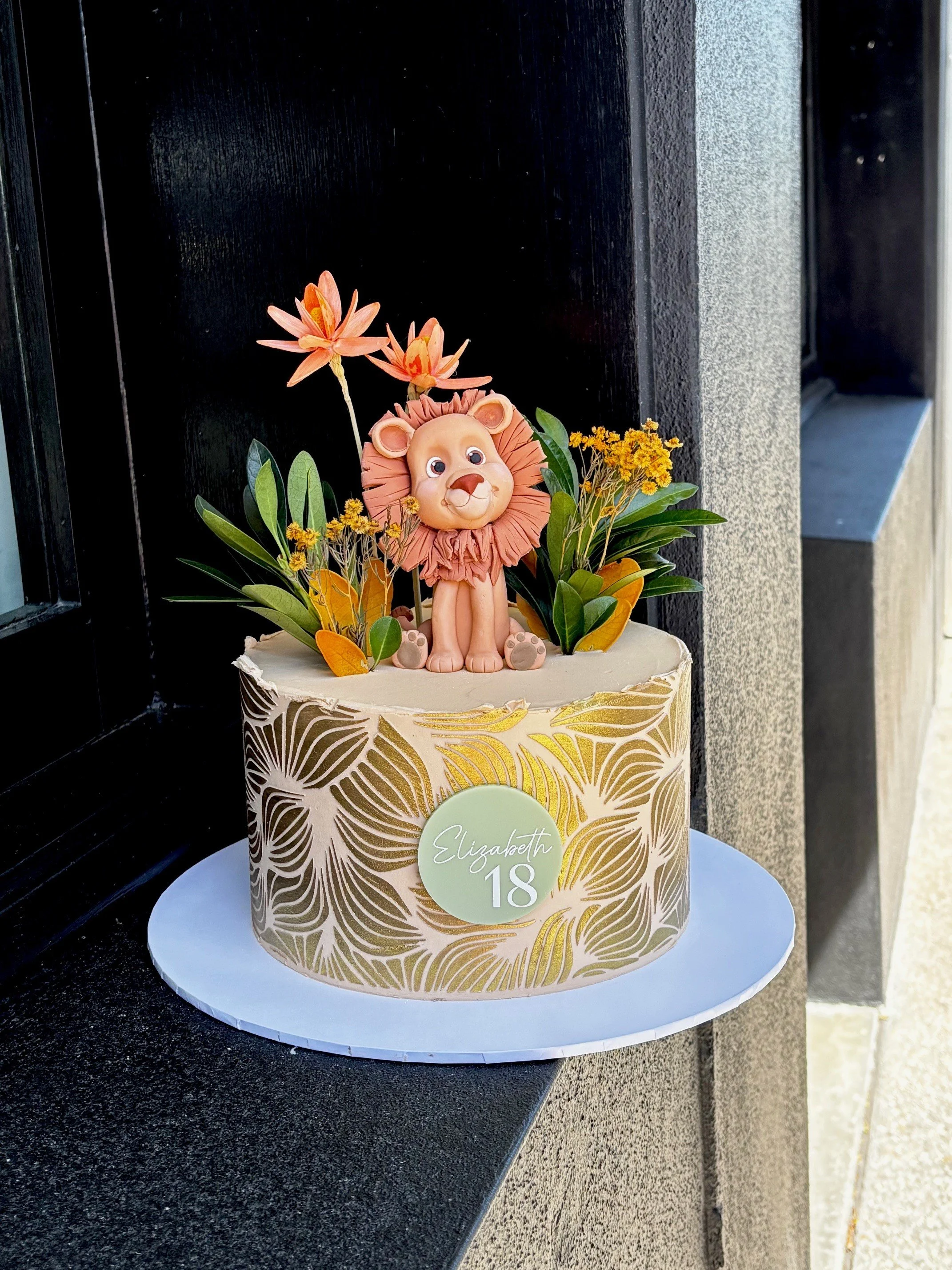 vanillapodspecialtycakes-vanillapod-birthdaycake-brisbanecakes-kidscakes-brisbanebakery-lioncake-stencilcake-bespokecake-brisbanedesigner.jpg