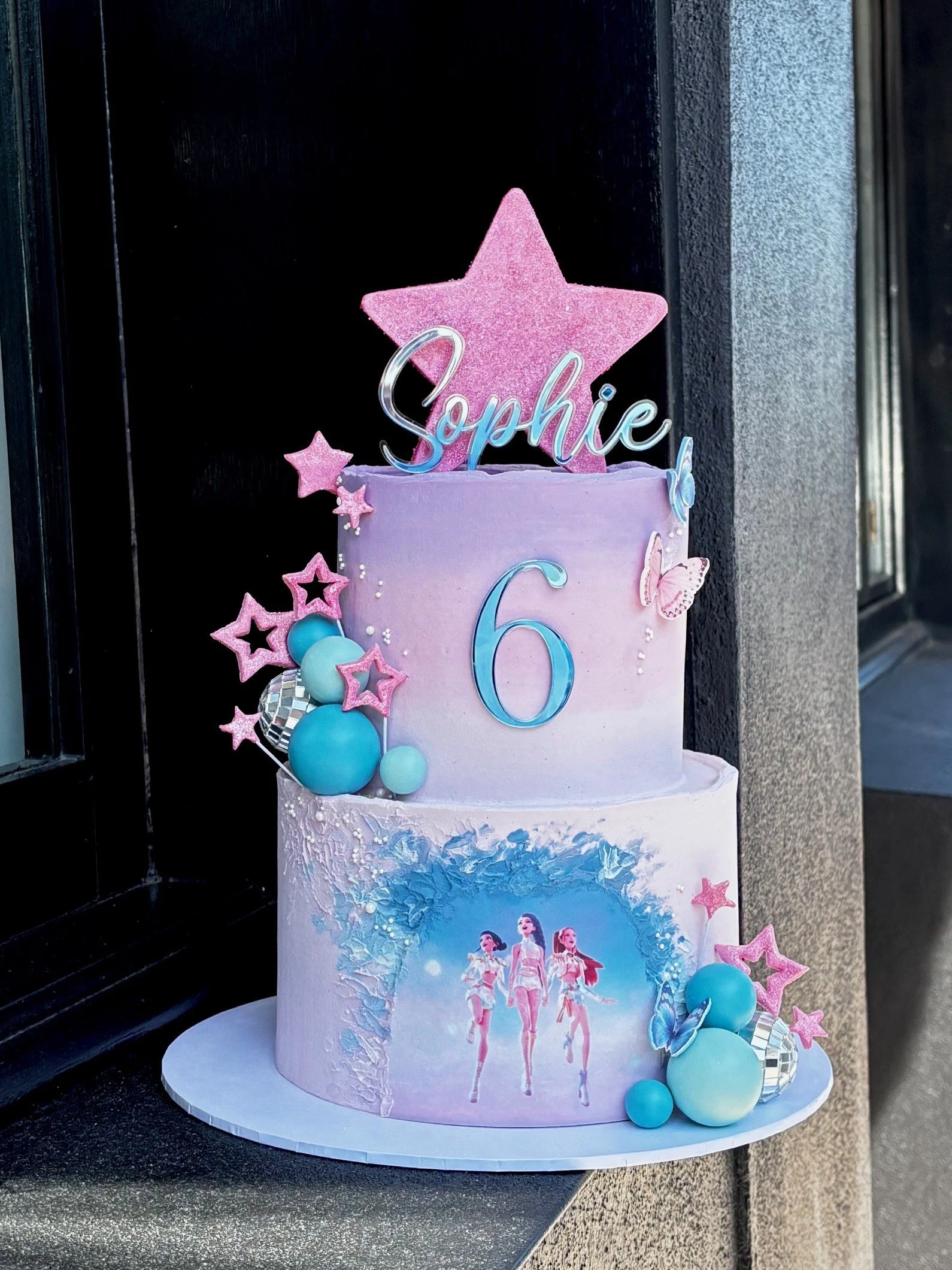 vanillapodspecialtycakes-vanillapod-demonhunterscake-demonhunters-birthdaycake-brisbanecakes-kidscakes-brisbanebakery (1).jpg