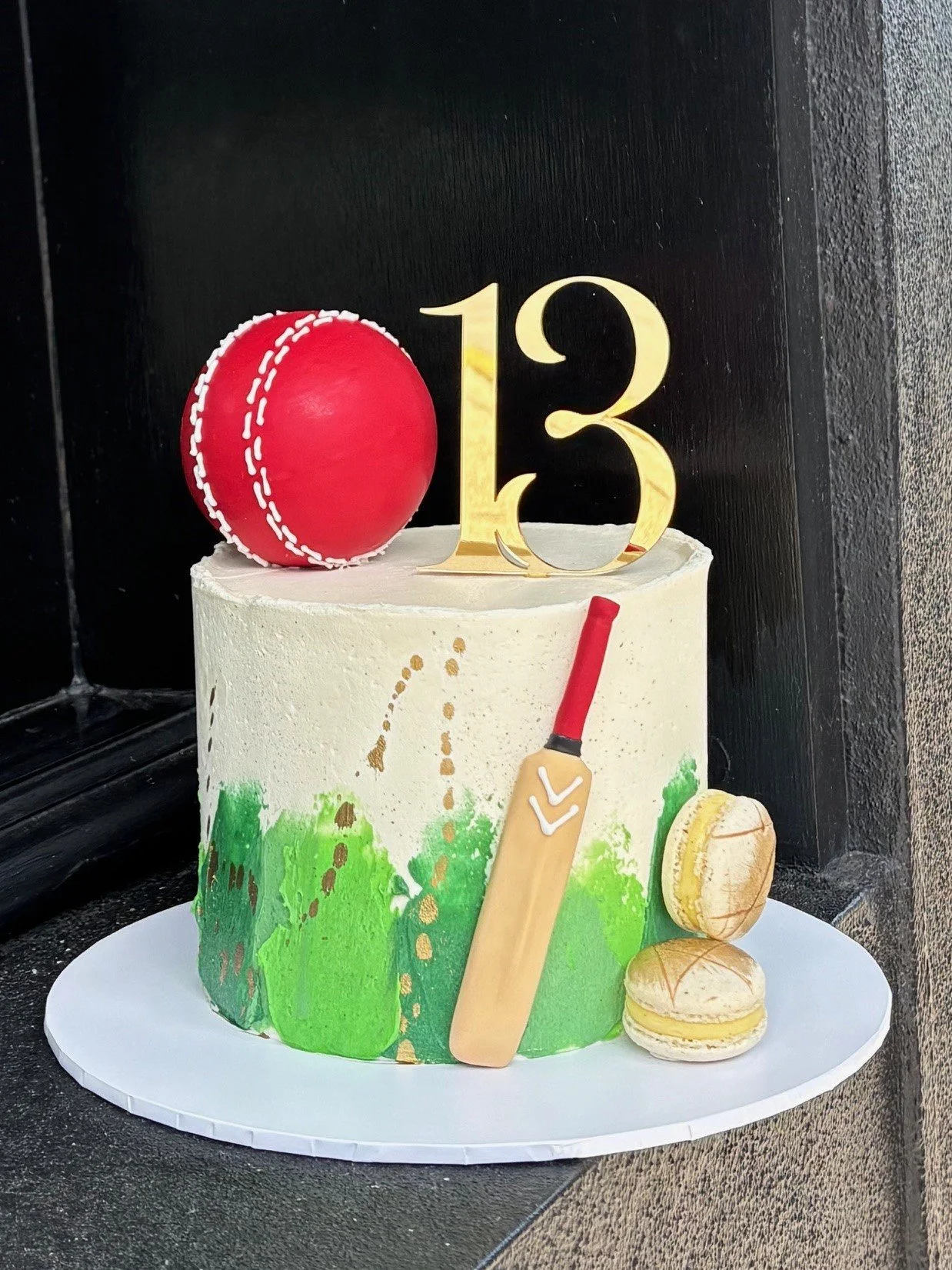 vanillapodspecialtycakes-bespokecakes-birthdaycakes-brisbanecakes-buttercreamcakes-brisbanecatering-kidscakes-cricketcake.jpg