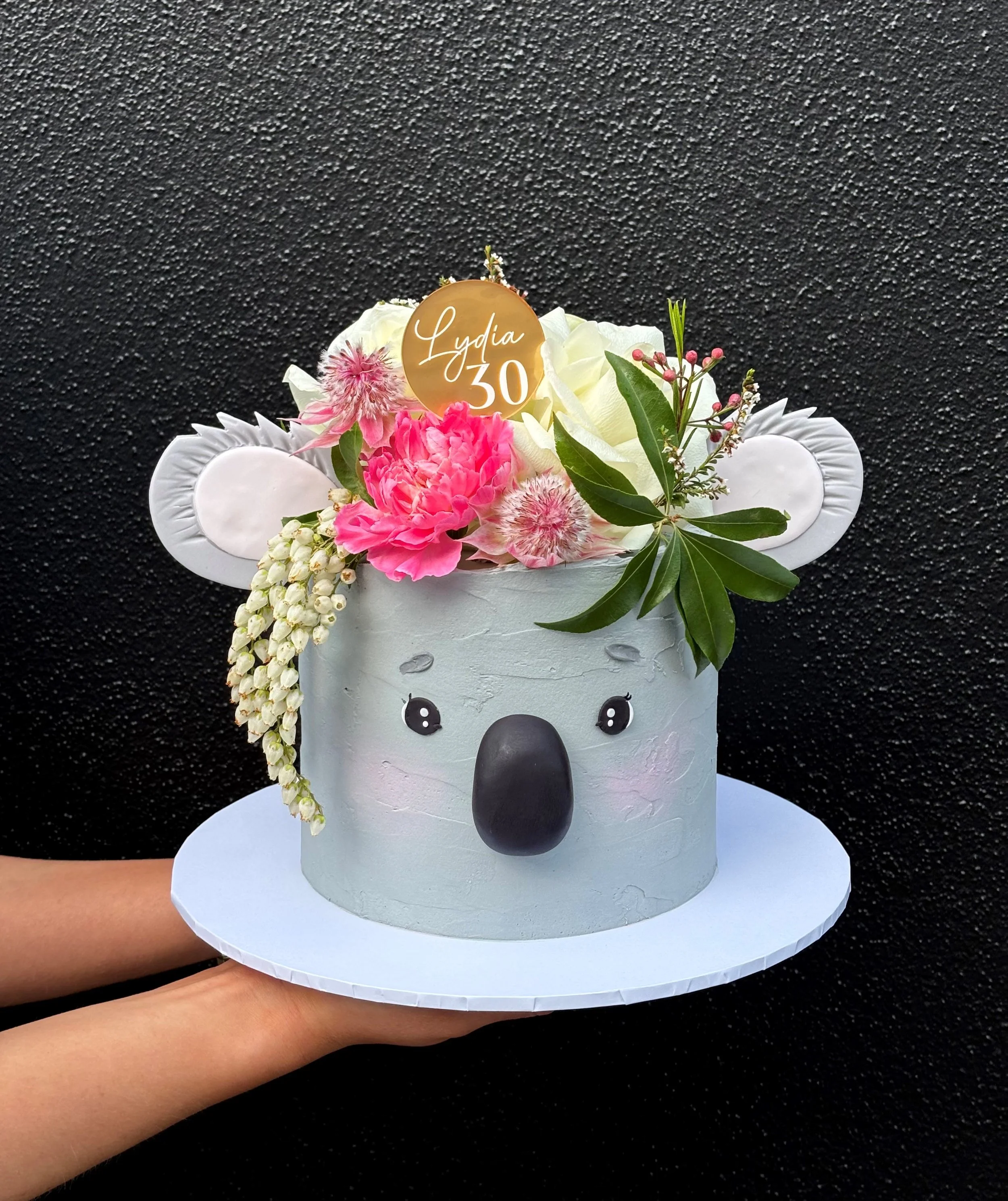 vanillapod-vanillapodspecialtycakes-bakery-bakerynearme-vanillabuttercake-buttercreamcake-bespokecake-customcakesbrisbane-brisbanecakes-koalacake-floralcake-koalaflowerdesign-30thbirthdaycake.jpg