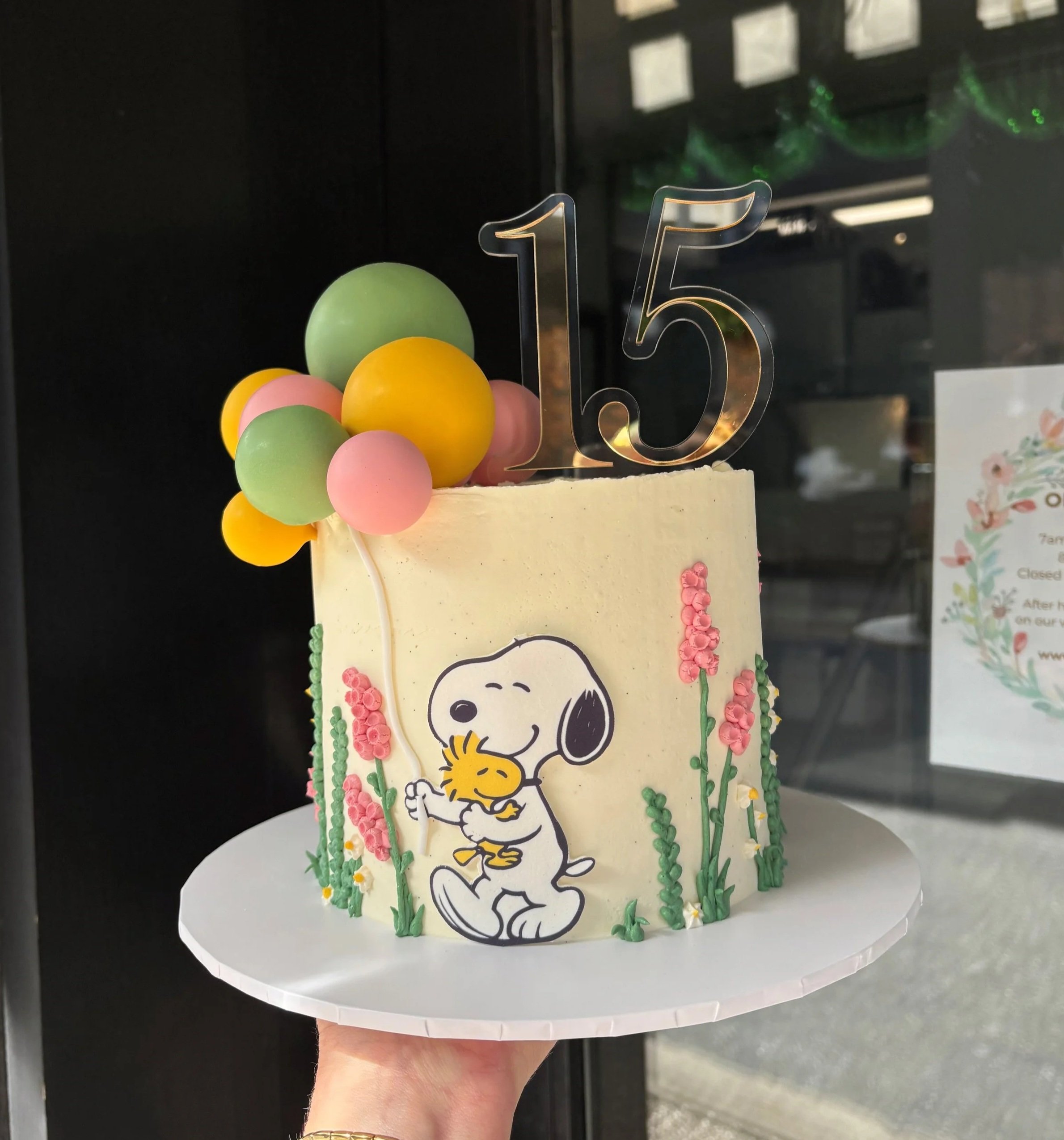 vanillapodspecialtycakes-bespokecakes-birthdaycakes-brisbanecakes-buttercreamcakes-brisbanecatering-kidscakes-snoopycake-snoopy.jpg