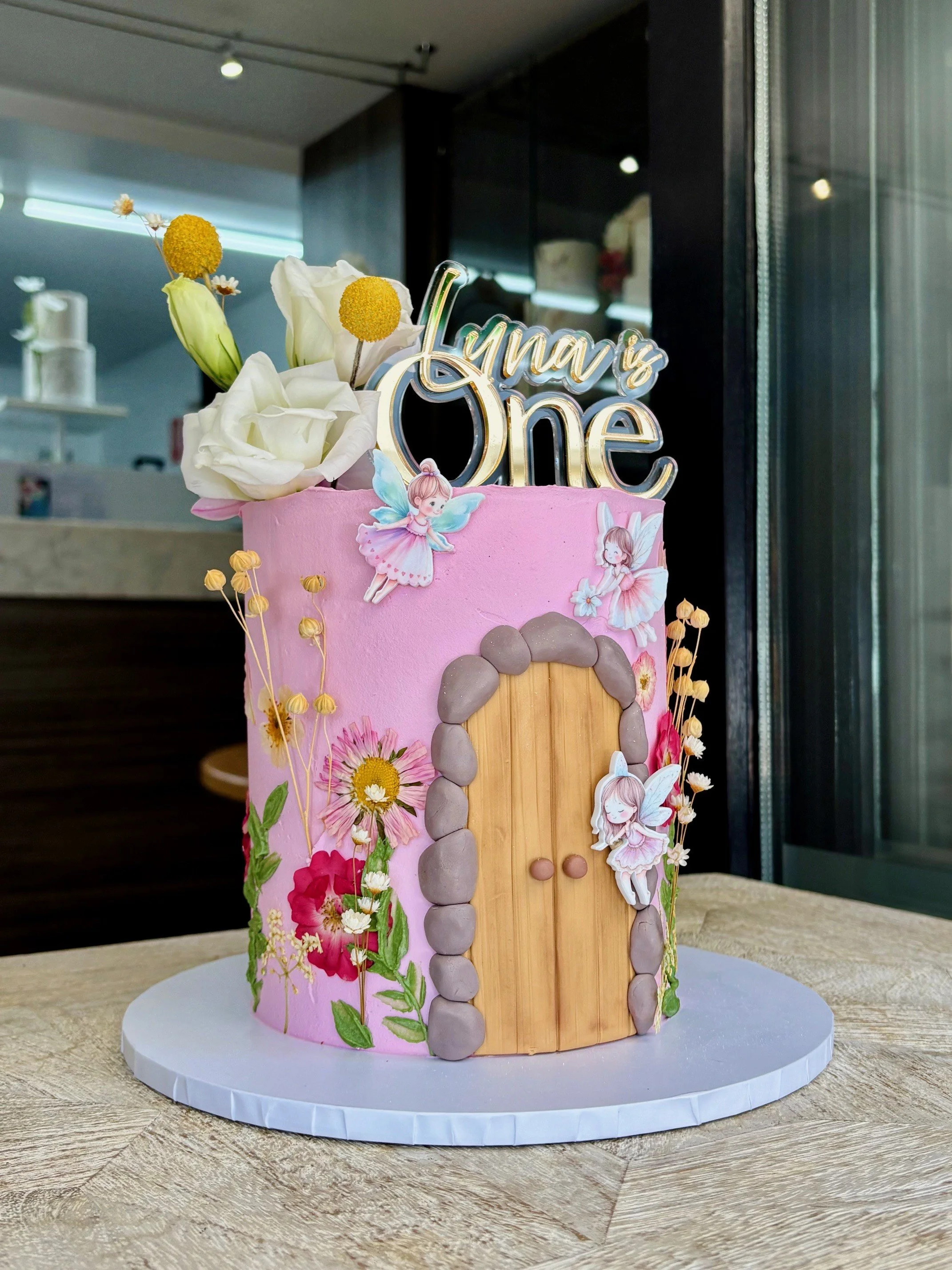 vanillapodspecialtycakes-noveltycake-kidscakes-brisbanecakes-birthdaycake-buttercreamcake-fairydoorcake-fairycake-fairydoor.jpg