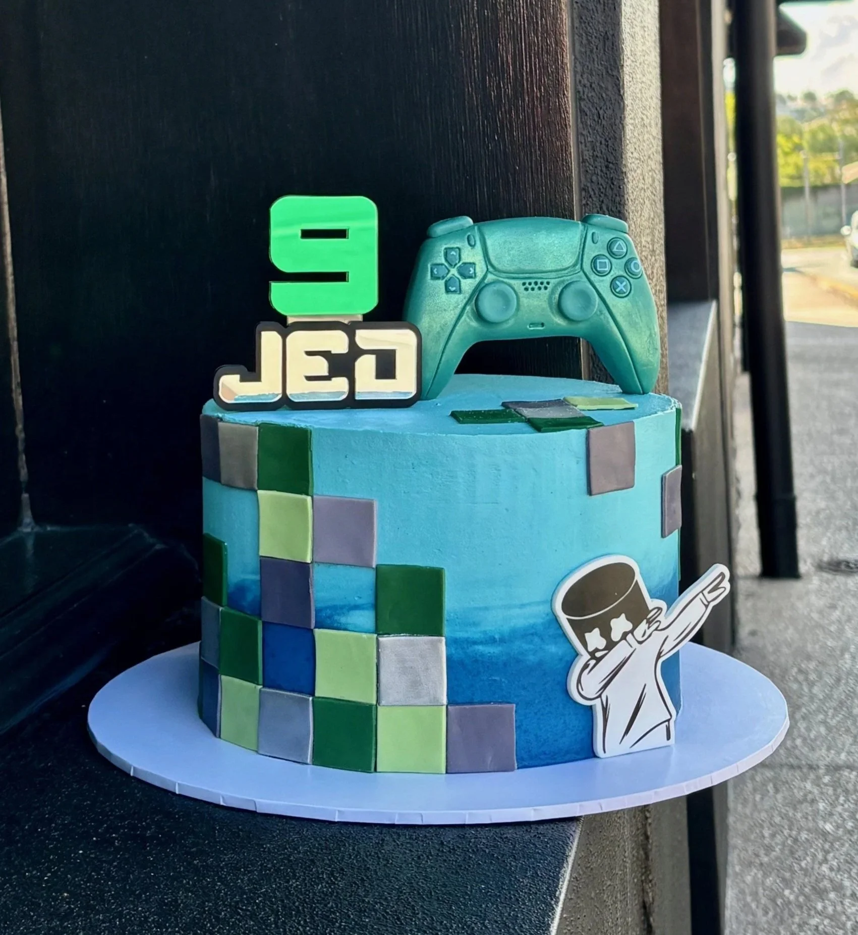 vanillapodspecialtycakes-noveltycake-kidscakes-brisbanecakes-birthdaycake-buttercreamcake-minecraft-ps5controller-ps5controllercake-minecraftcake-chocolatemudcake.jpg