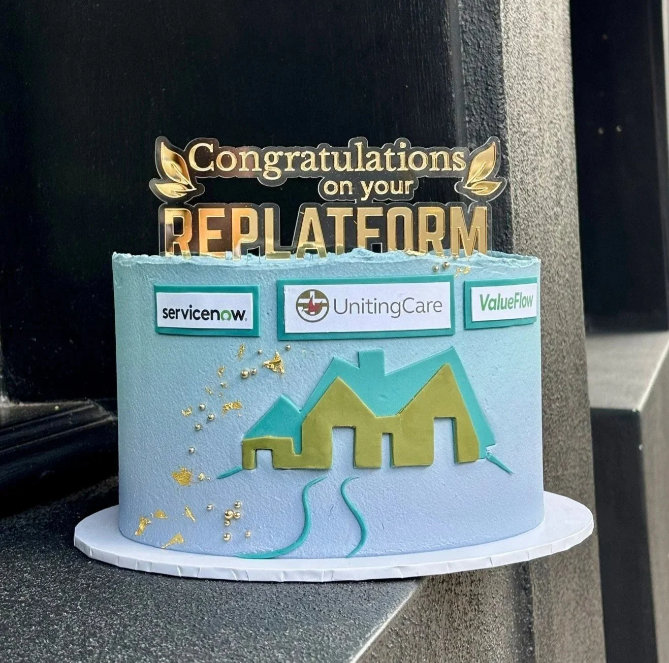 vanillapodspecialtycakes-bespokecakes-birthdaycakes-brisbanecakes-buttercreamcakes-30thcake-corporatecakes-brisbanecatering-golivecake-servicenowcake.jpg