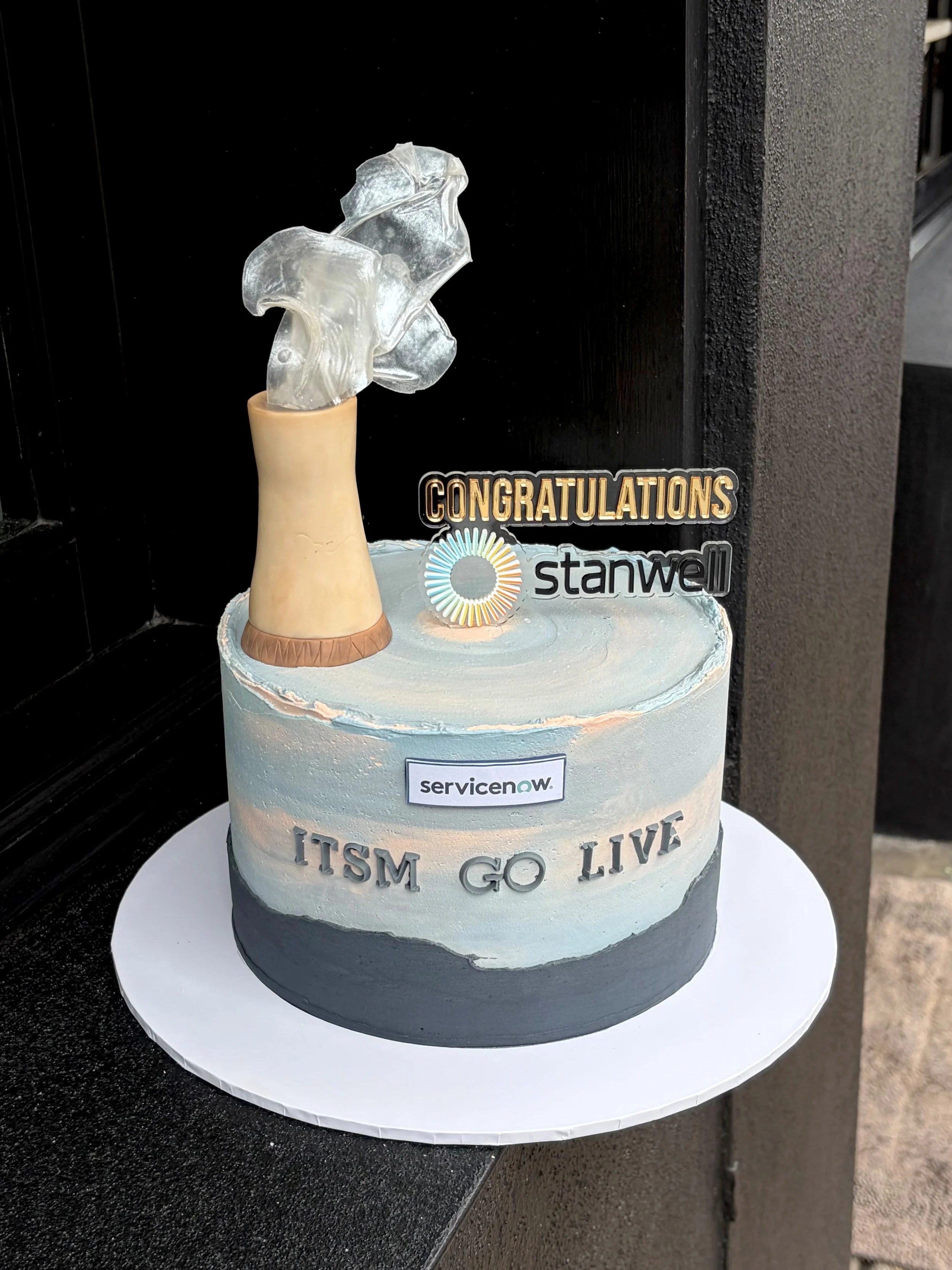 vanillapod-buttercreamcake-vanillapodspecialtycakes-brisbanecakes-Stanwellgolivecake-stanwellpowercompany.jpg
