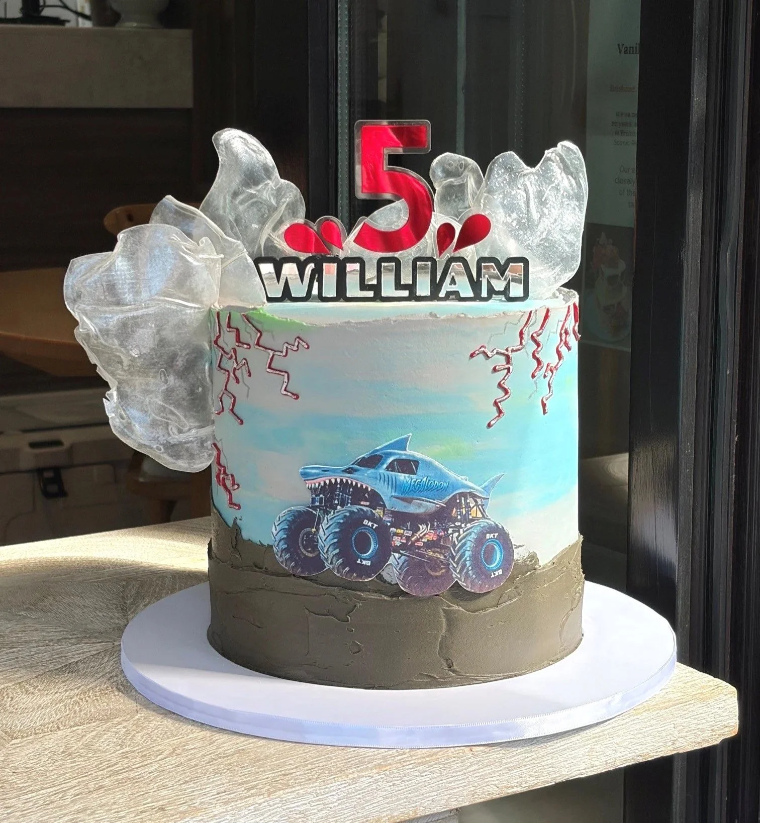 vanillapod-buttercreamcake-vanillapodspecialtycakes-brisbanecakes-Megalodonbirthdaycake-mostertruckbirthdaycake-5thbirthdaycake-boys5thbirthdaycake.jpg