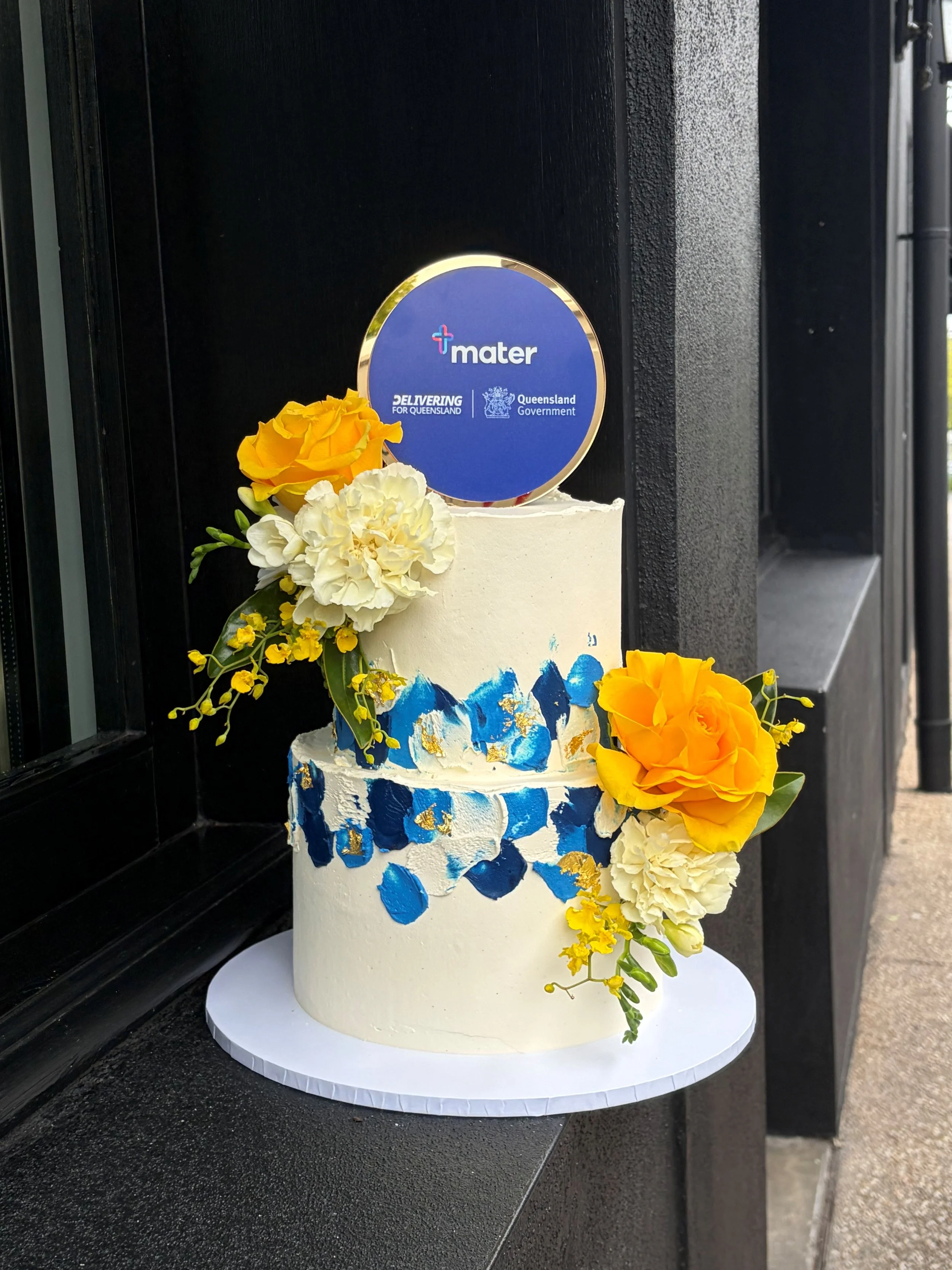 vanillapod-buttercreamcake-vanillapodspecialtycakes-brisbanecakes-corporatecakes-MaterCake-floralcake-abstractbuttercream-2tiercorporatecake.jpg