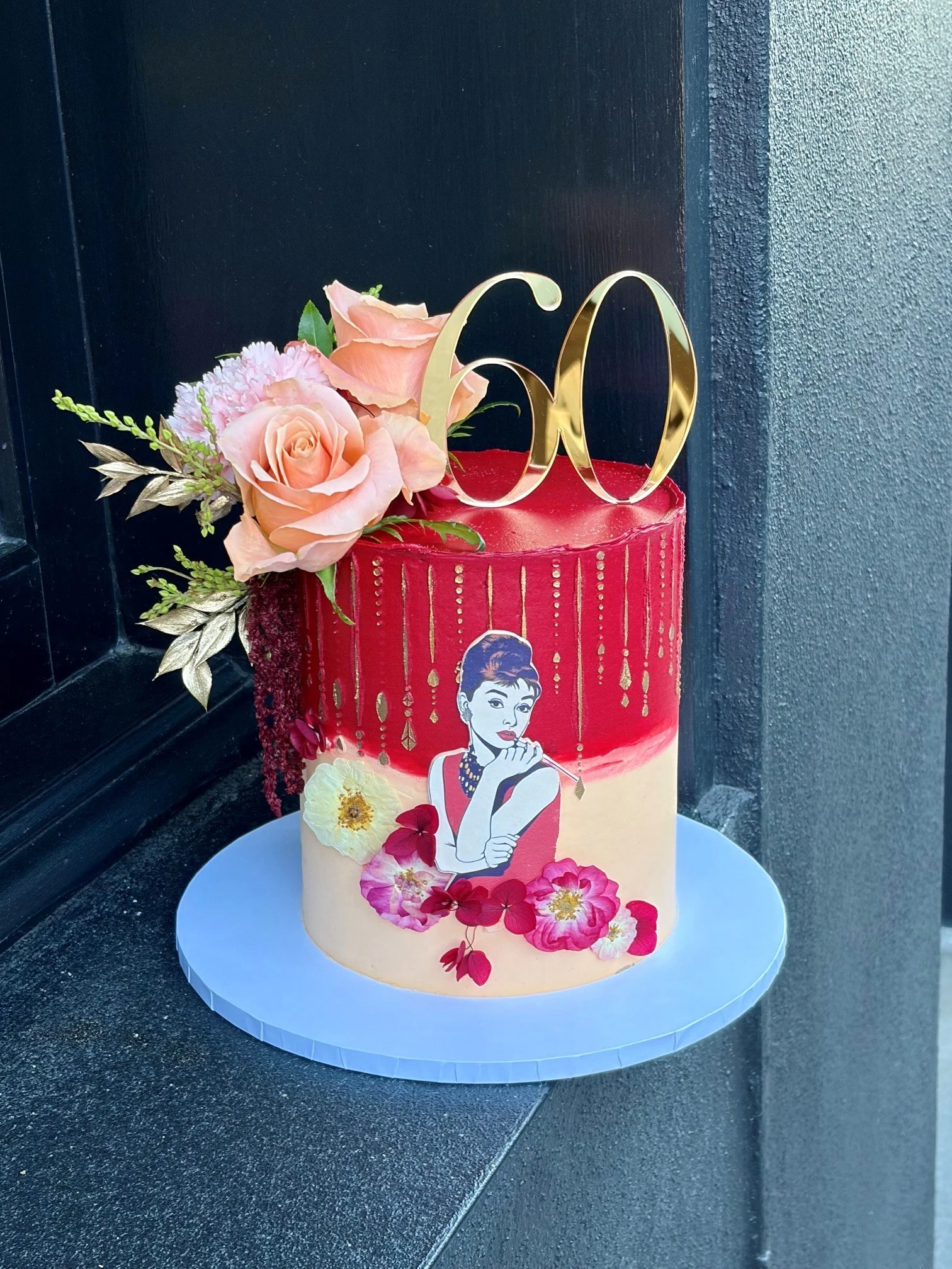 Vanillapod-vanillapodspecialtycakes-brisbanecakes-glutenfreecakes-buttercreamcake-brisbanedesigners-birthdaycake-joyascakestencil-floralcake-audreyhepburn.jpg