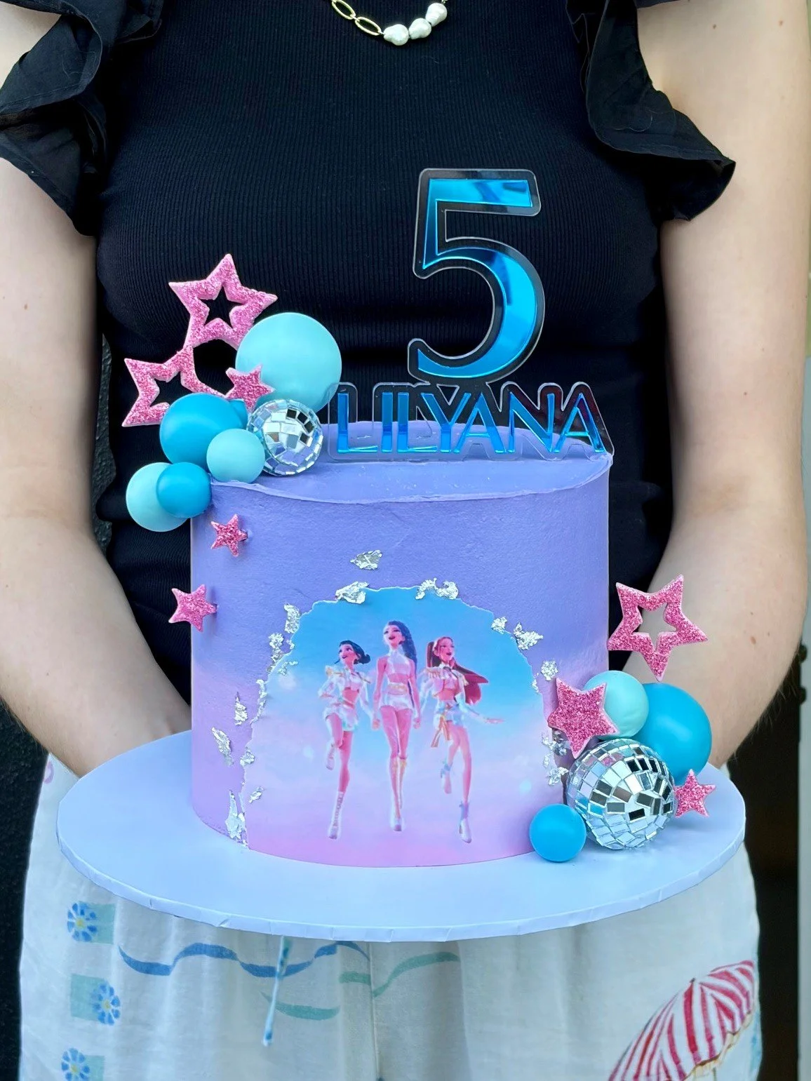 vanillapodspecialtycakes-brisbane-buttercreamcake-brisbanebakery-birthdaycakes-demonhunters-demonhunterscake-discocake-noveltycakes.jpg