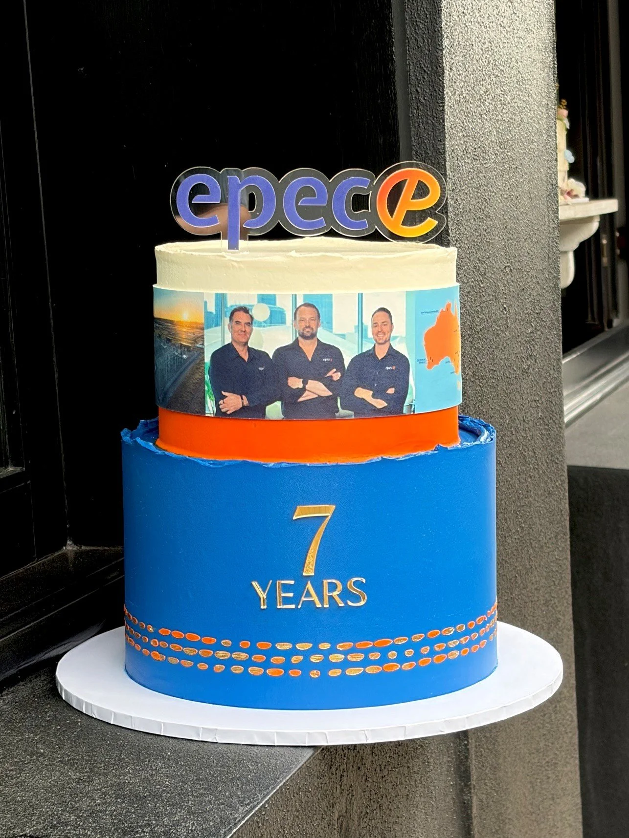 vanillapod-buttercreamcake-vanillapodspecialtycakes-brisbanecake-corporatecakesbrisbane-businessanniversarycake-epec7yearanniversary.jpg