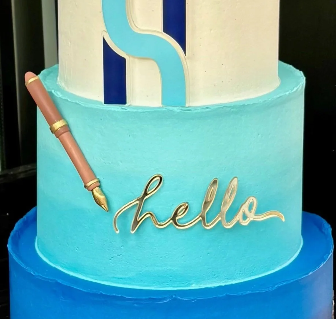 HighStreetUnderwriting-vanillapodspecialtycakes-brisbanecakes-corporatecakes-brisbanecorporateevents-customshouse-tieredcake-25thanniversary.jpg