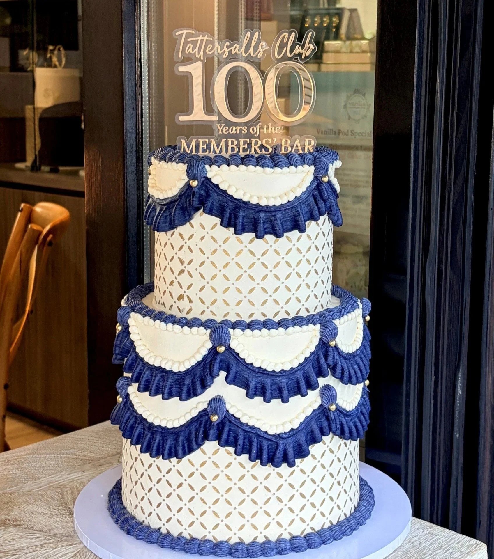 vanillapod-buttercreamcake-vanillapodspecialtycakes-brisbanecakes-brisbanebirthdaycakes-tattersallsclub-100years-corporatecake-vintagecake-lambethcake-weddingcake%2B%25281%2529.jpg