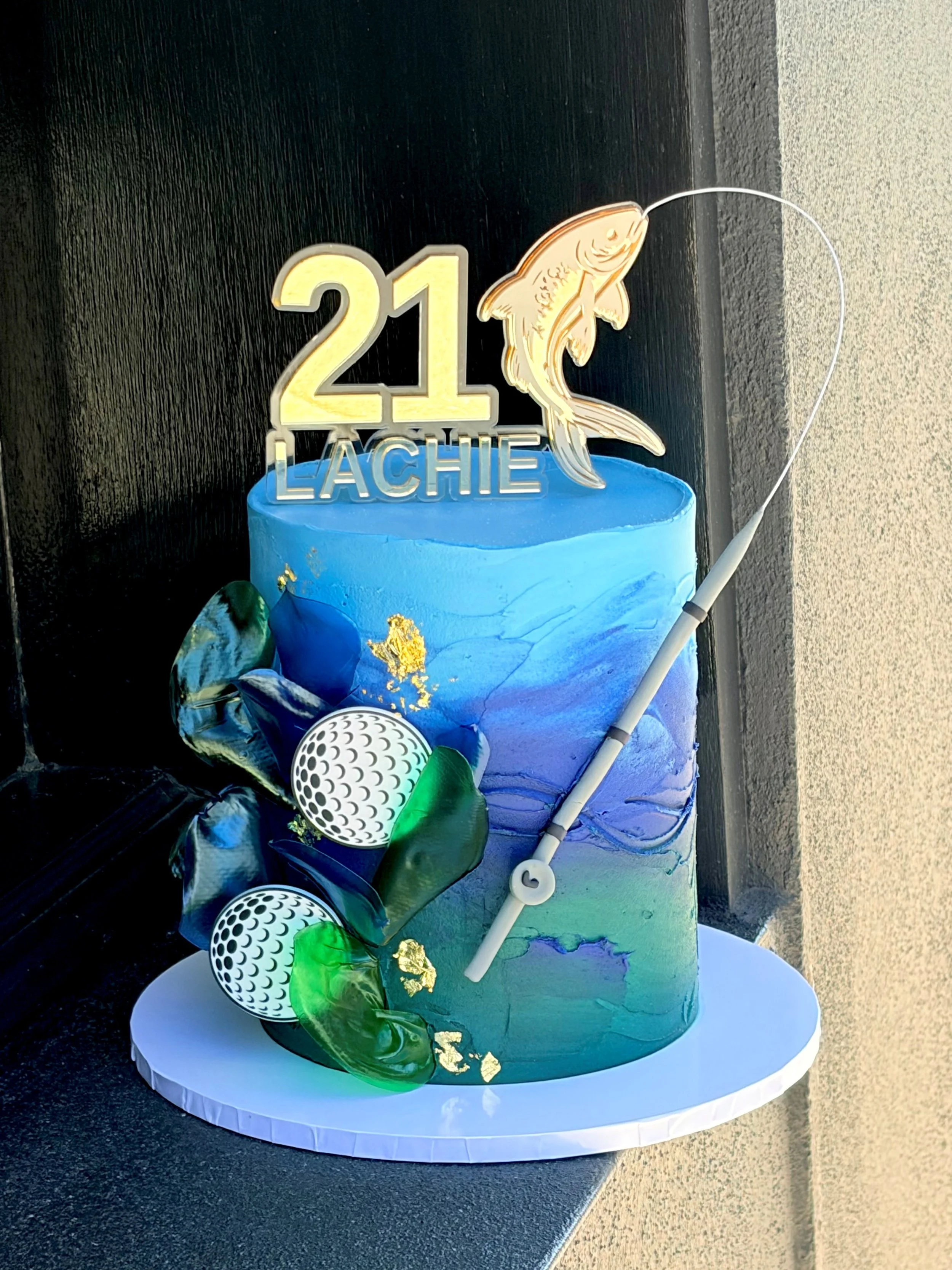 vanillapod-buttercreamcake-vanillapodspecialtycakes-brisbanecake-fishingandgolfcake-21stcake-21stfishingcake-ombrewavebuttercream.jpg