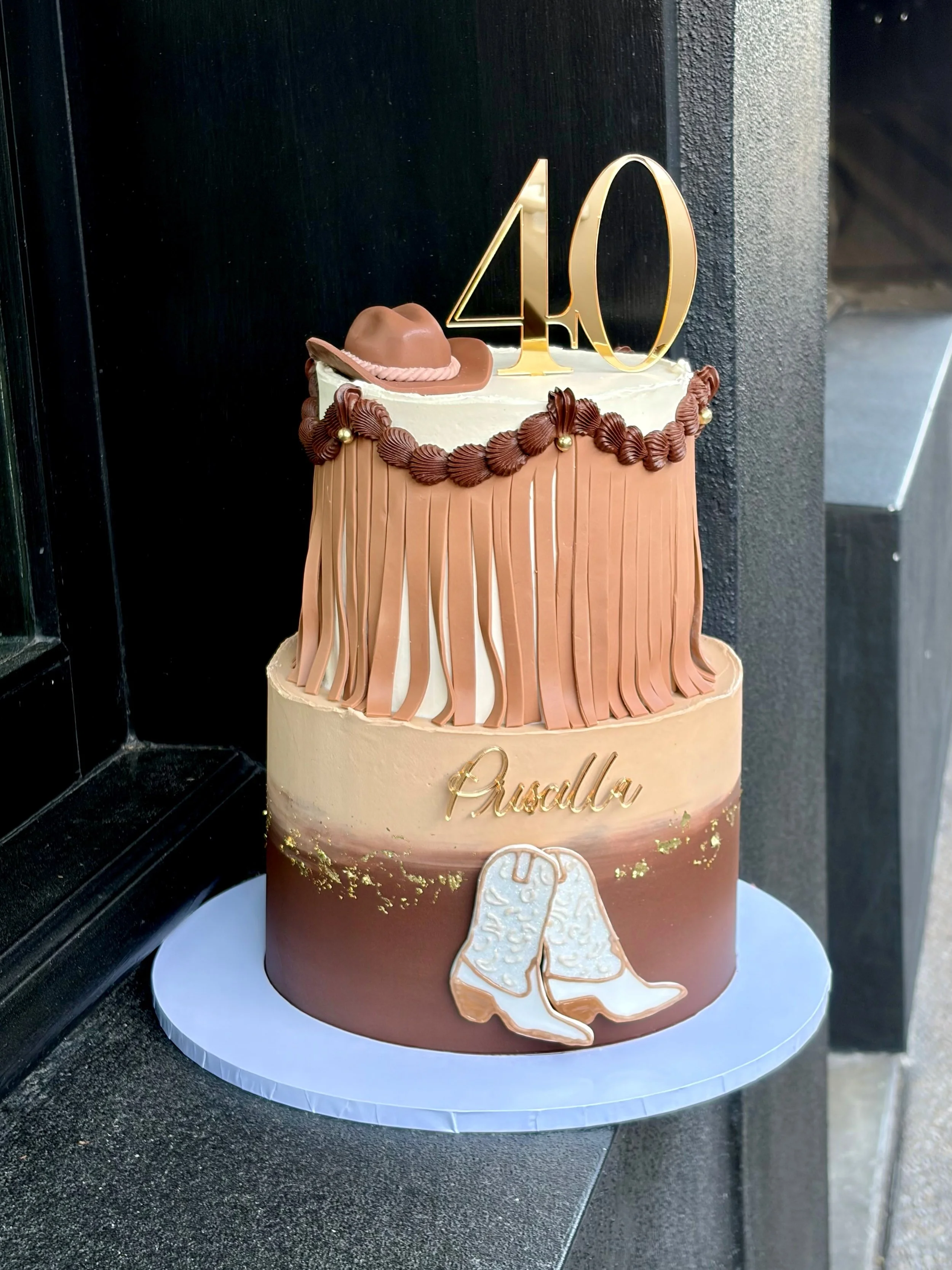 vanillapod-buttercreamcake-vanillapodspecialtycakes-brisbanecake-countrytheme40thcake-westernthemecakebrisbane-countrybootscake.jpg