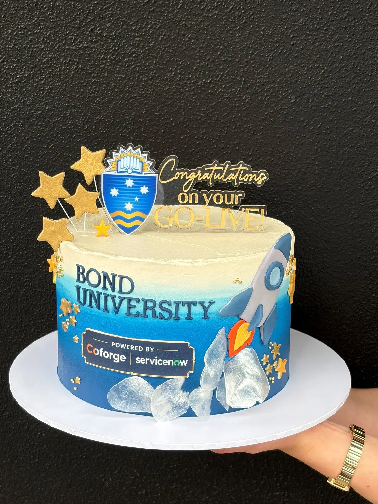 vanillapod-buttercreamcake-vanillapodspecialtycakes-brisbanecake-vanillabuttercake-Bonduniversitycake-corporatecakebrisbane-golivecakebrisbane.jpg