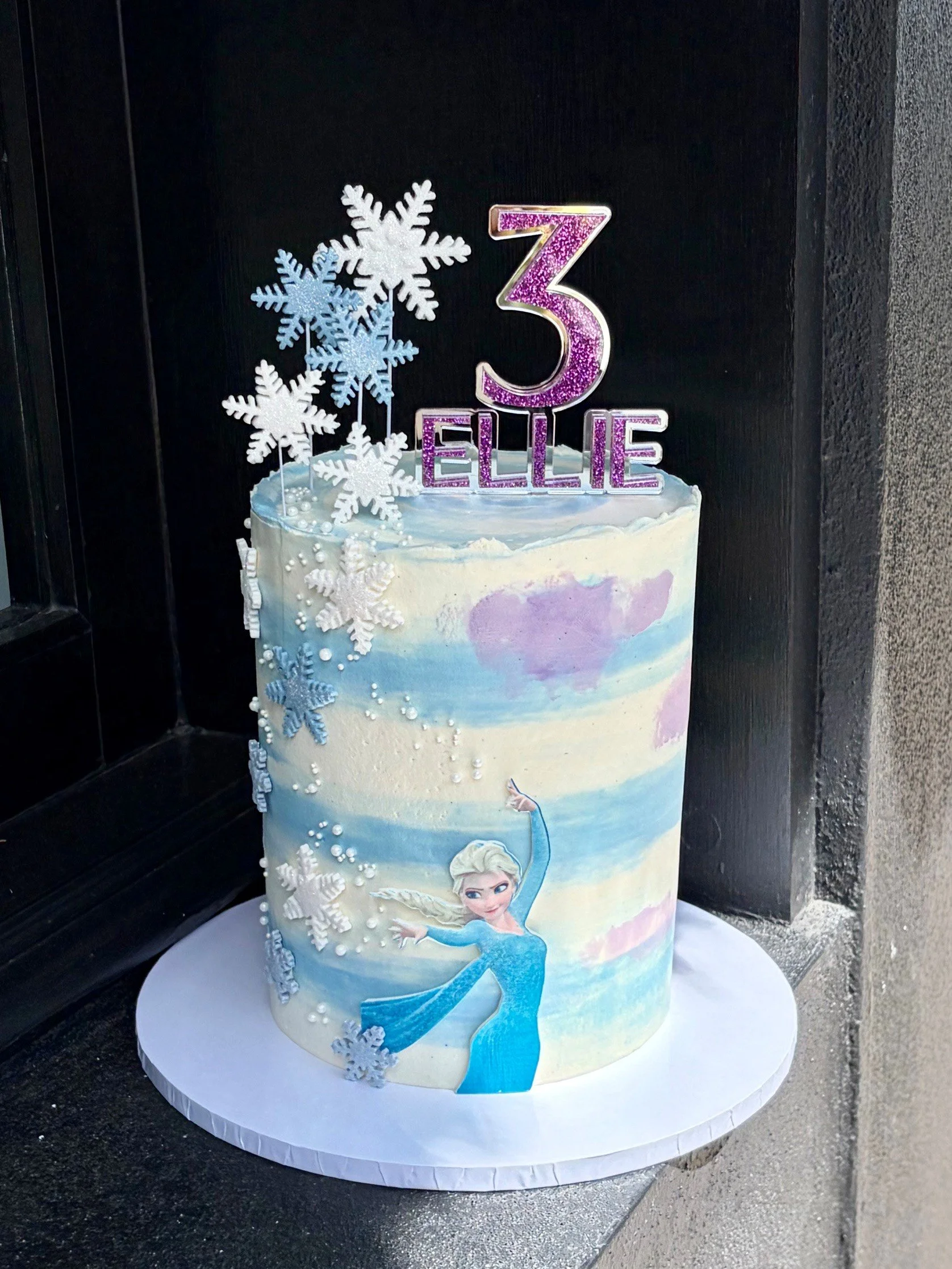 vanillapod-buttercreamcake-vanillapodspecialtycakes-brisbanecakes-brisbanedesigner-bespokecakes-kidscakes-weddingcakes-buttercreamcake-fairydoor-elsacake.jpg