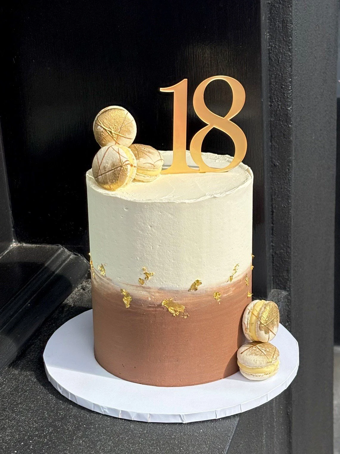 vanillapod-buttercreamcake-vanillapodspecialtycakes-brisbanecakes-chocolatecake-glutenfreecake-60thcake-nakedcake-noveltycake-brisbanebirthdaycakes-18thcake.jpg