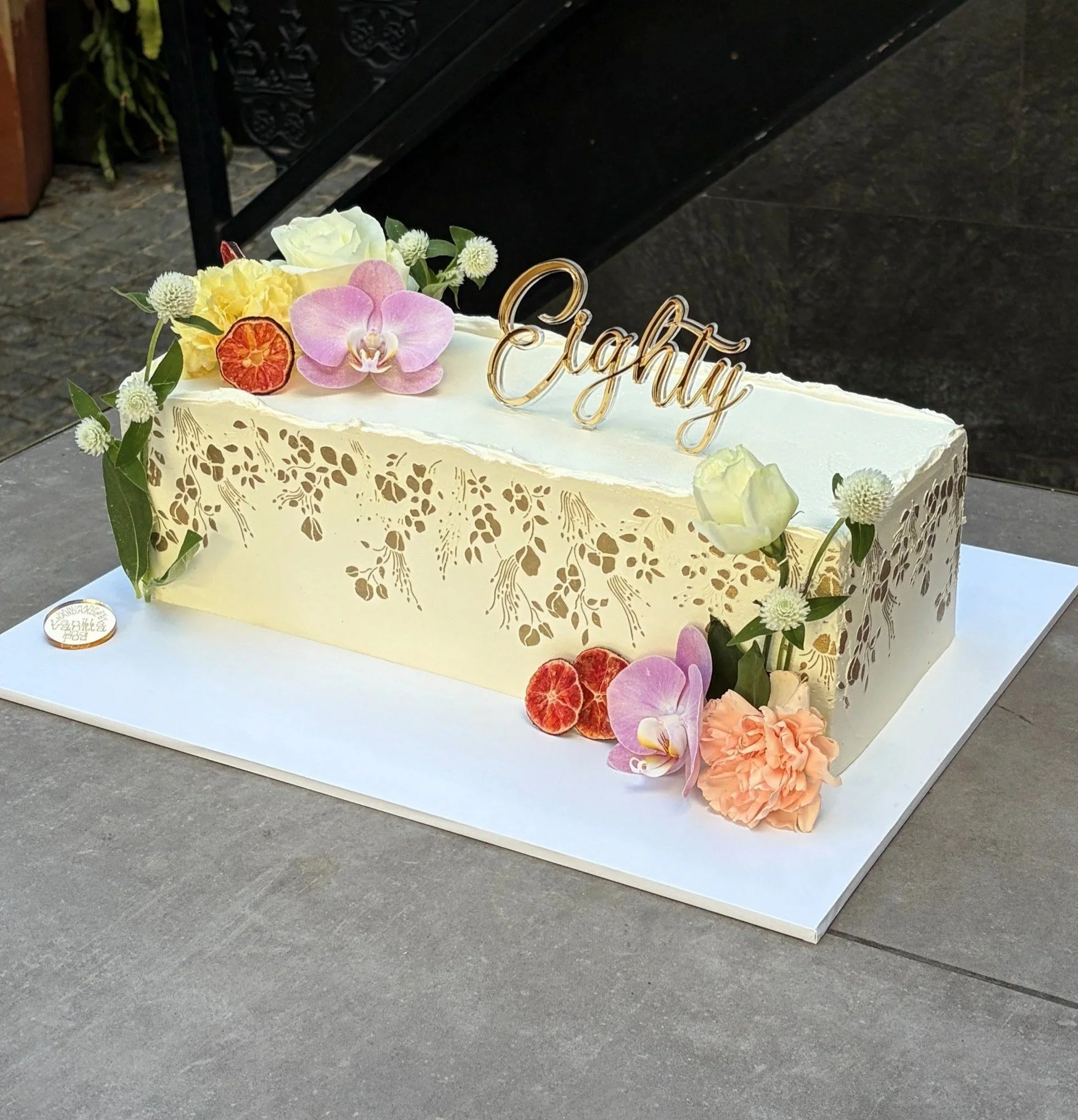 vanillapod-buttercreamcake-vanillapodspecialtycakes-brisbanecakes-brisbanebirthdaycakes-50thcake-80thcake-floralcake-weddingcake-rectanglecake-stencilcake-redvelvet-vanillabuttercake-1.jpg