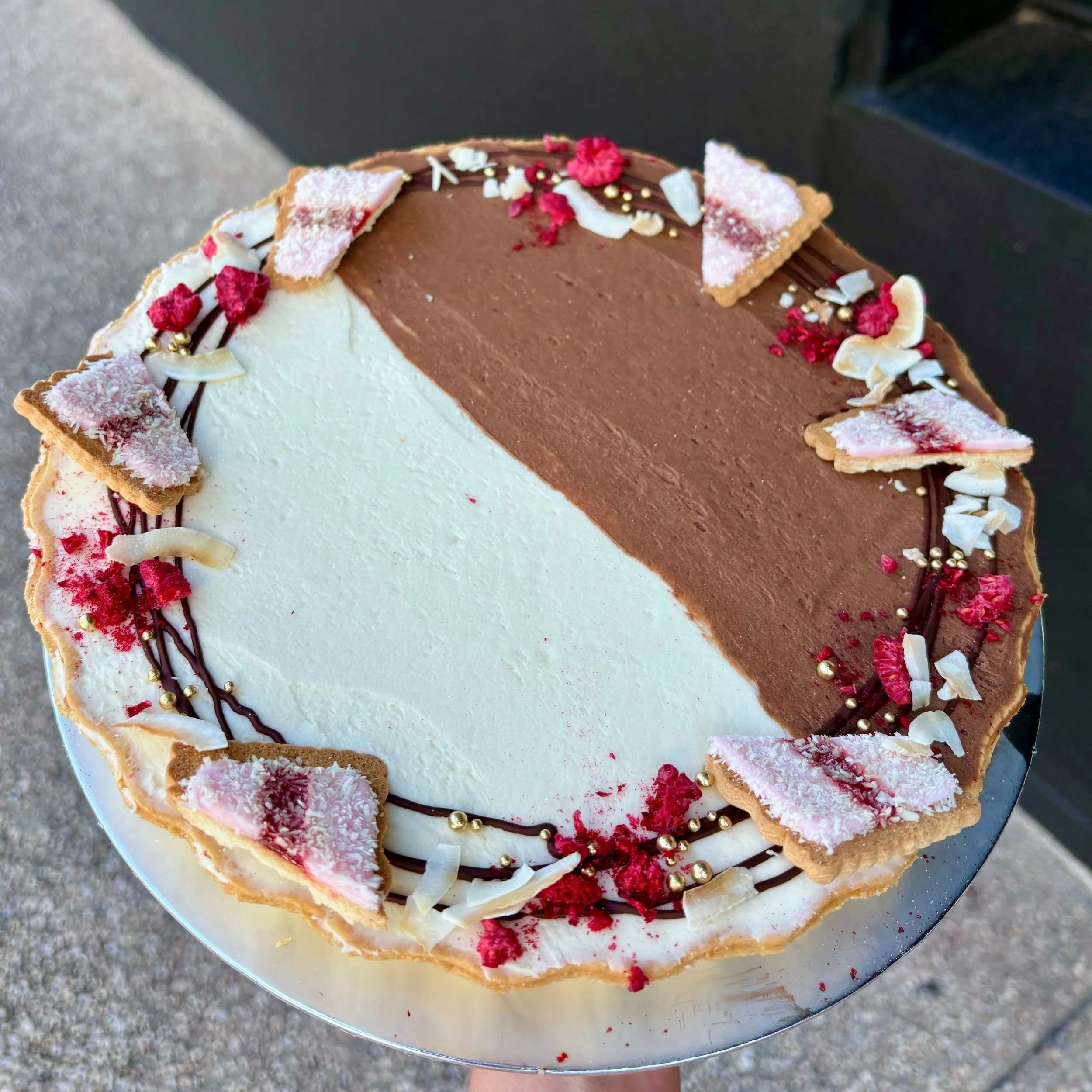 icedvovoneenishtart-brisbanecakes-australiaday-australiaday2024-strayaday-neenishtart-icedvovos-vanillapod-bakerynearme-vanillapodspecialtycakes.jpg