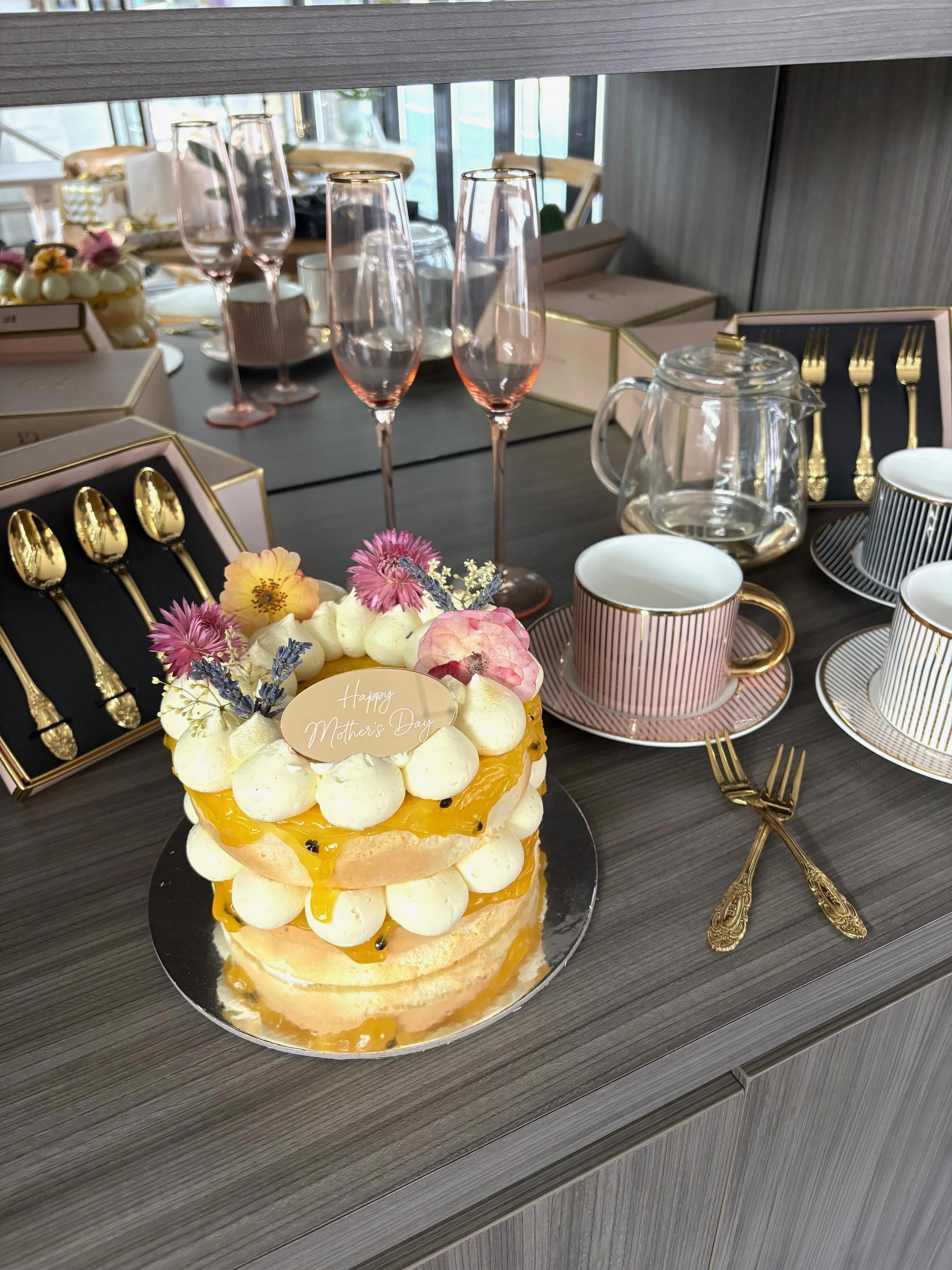 Vanillapod-vanillapodspecialtycakes-mothersday-brisbanecakes-mothersdaygift-mothersdaycake-nakedcake-glutenfreecakes-cristinare-mothersdaymorningtea (2).jpg