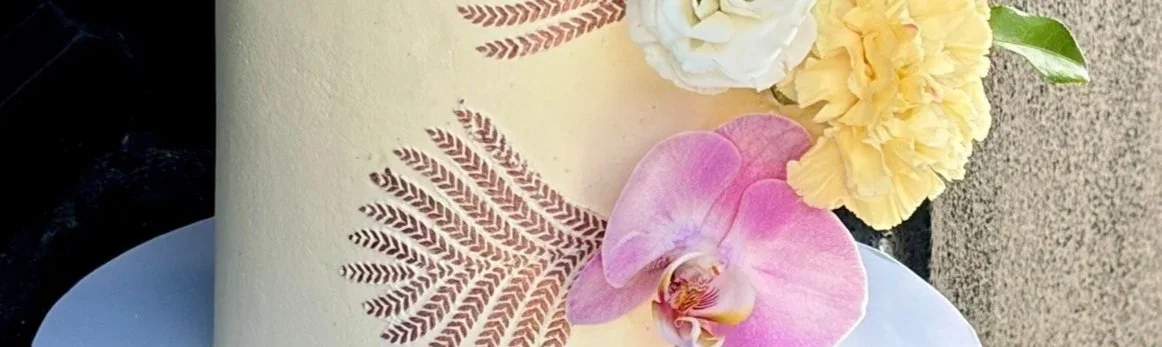 vanillapod-buttercreamcake-vanillapodspecialtycakes-brisbanecake-Harveststencil-weddingcakebrisbane-elegantfloralcake-rosegoldcake.jpg
