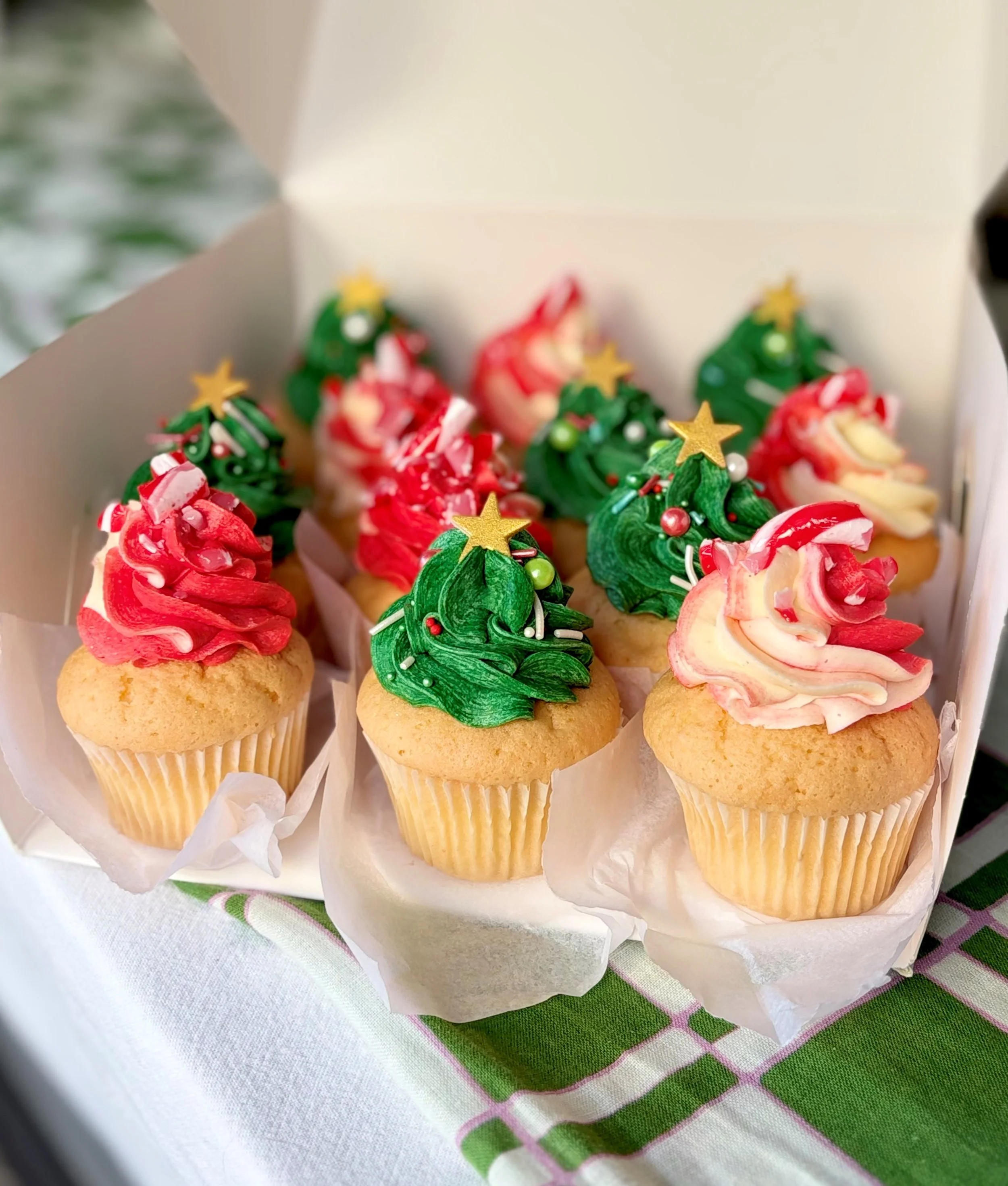vanillapodspecialtycakes-brisbanechristmas-christmascatering-vanillapod-festivefood-christmas2026-glutenfreecupcakes-glutenfreedessert-glutenfree-cupcakes-christmascupcakes.jpg