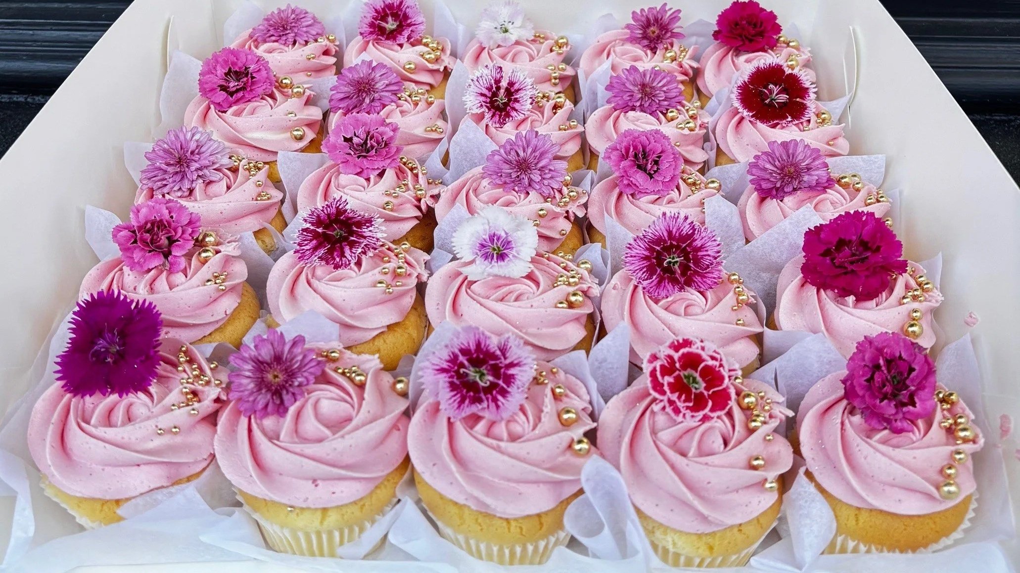 vanillapod-vanillapodspecialtycakes-bakery-bakerynearme-vanillabuttercake-buttercreamcake-brisbanecupcakes-rosetteupcakes (2).jpg