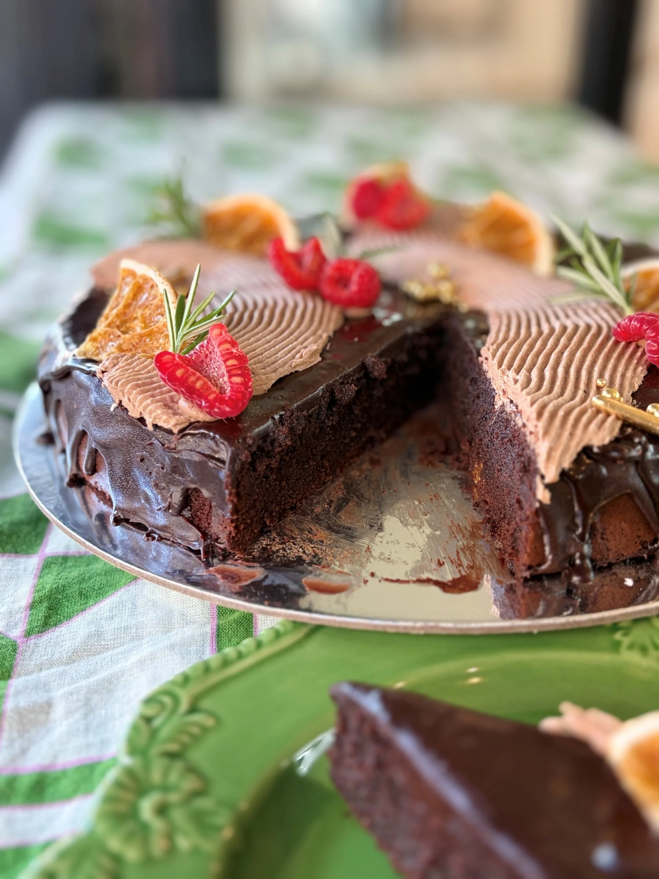 vanillapodspecialtycakes-brisbanechristmas-christmascatering-vanillapod-cakeshopnearme-festivefood-christmas2026-chocolatetorte-glutenfreedessert-glutenfree-chocolatecake.jpg