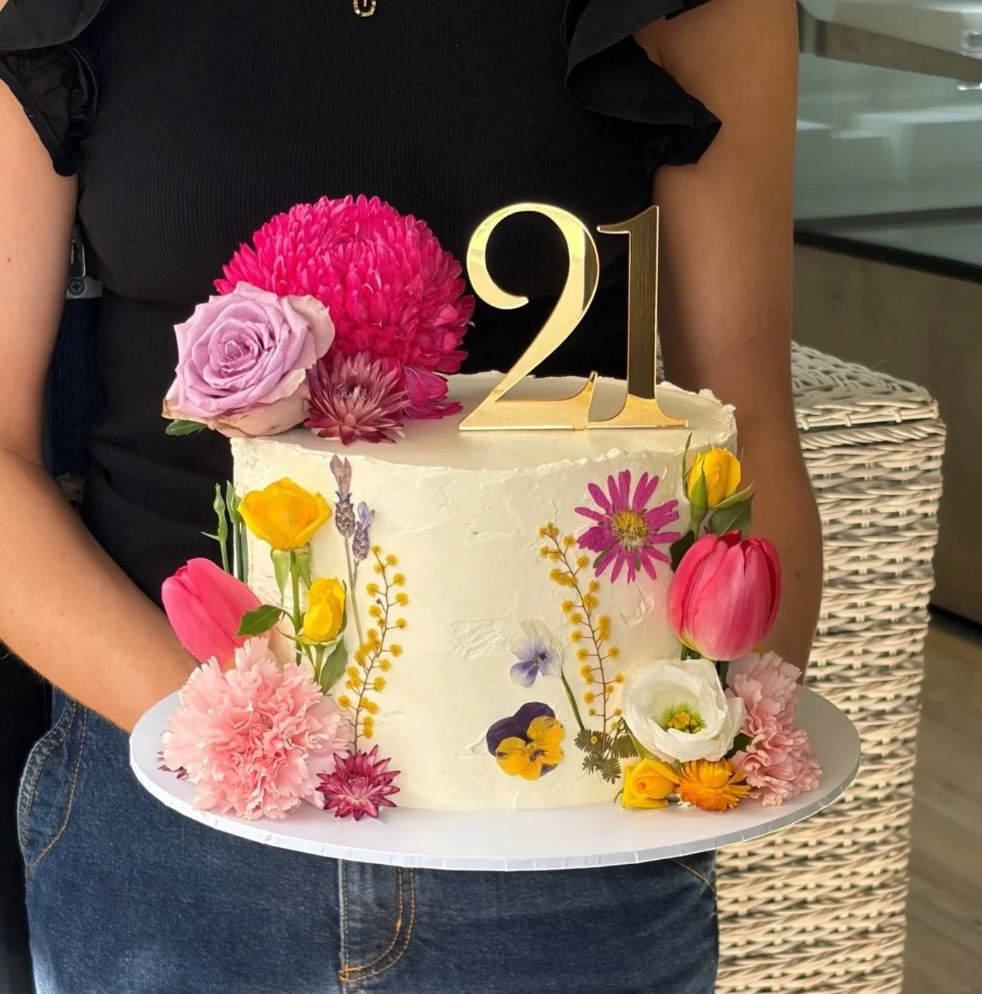 vanillapod-buttercreamcake-vanillapodspecialtycakes-brisbanecakes-Teresa%27sGardenCake-seasonalfloralcake-21stbirthdaycake-girls21stbirthdaycake-flowercake.jpg
