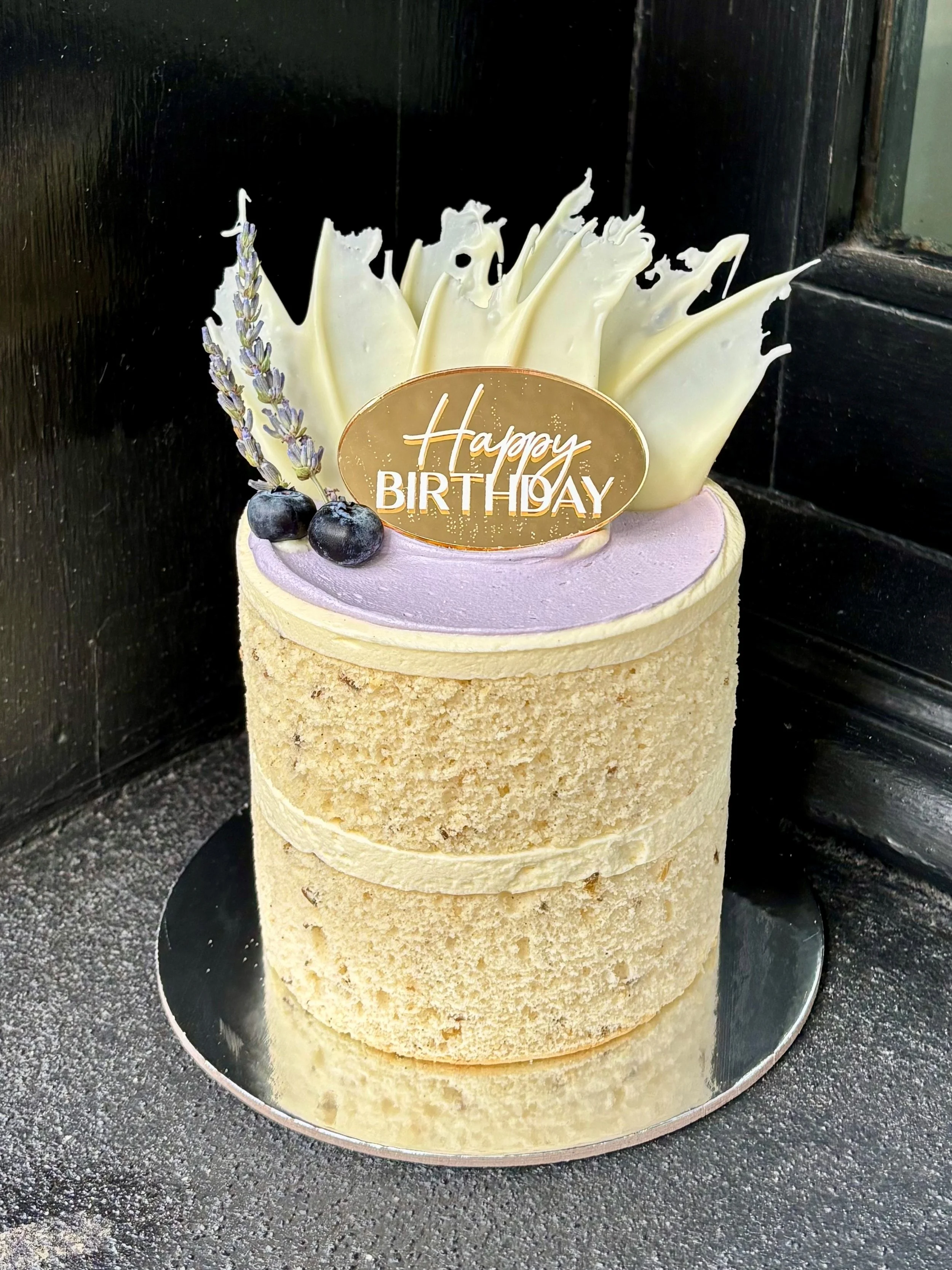Vanillapod-vanillapodspecialtycakes-brisbanecakes-lavendercake-brisbanebirthdaycakes-brisbane-minicake-birthdaycake.jpg