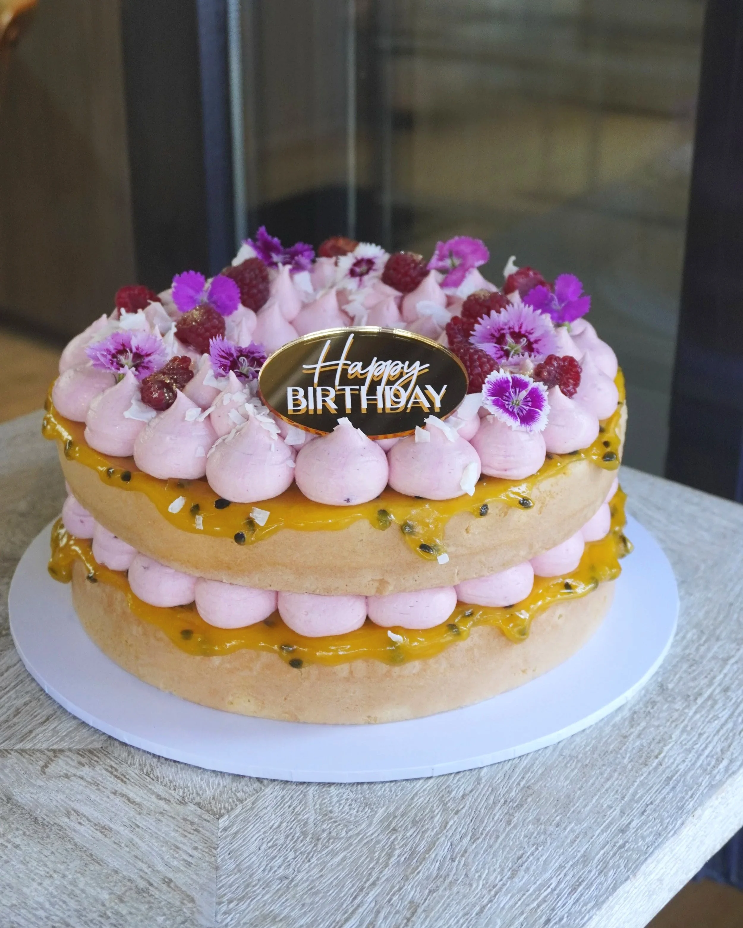 vanillapod-buttercreamcake-vanillapodspecialtycakes-brisbanecakes-chocolatecake-glutenfreecake-60thcake-nakedcake-noveltycake-brisbanebirthdaycakes-21stcake-floralcake+%287%29.jpg