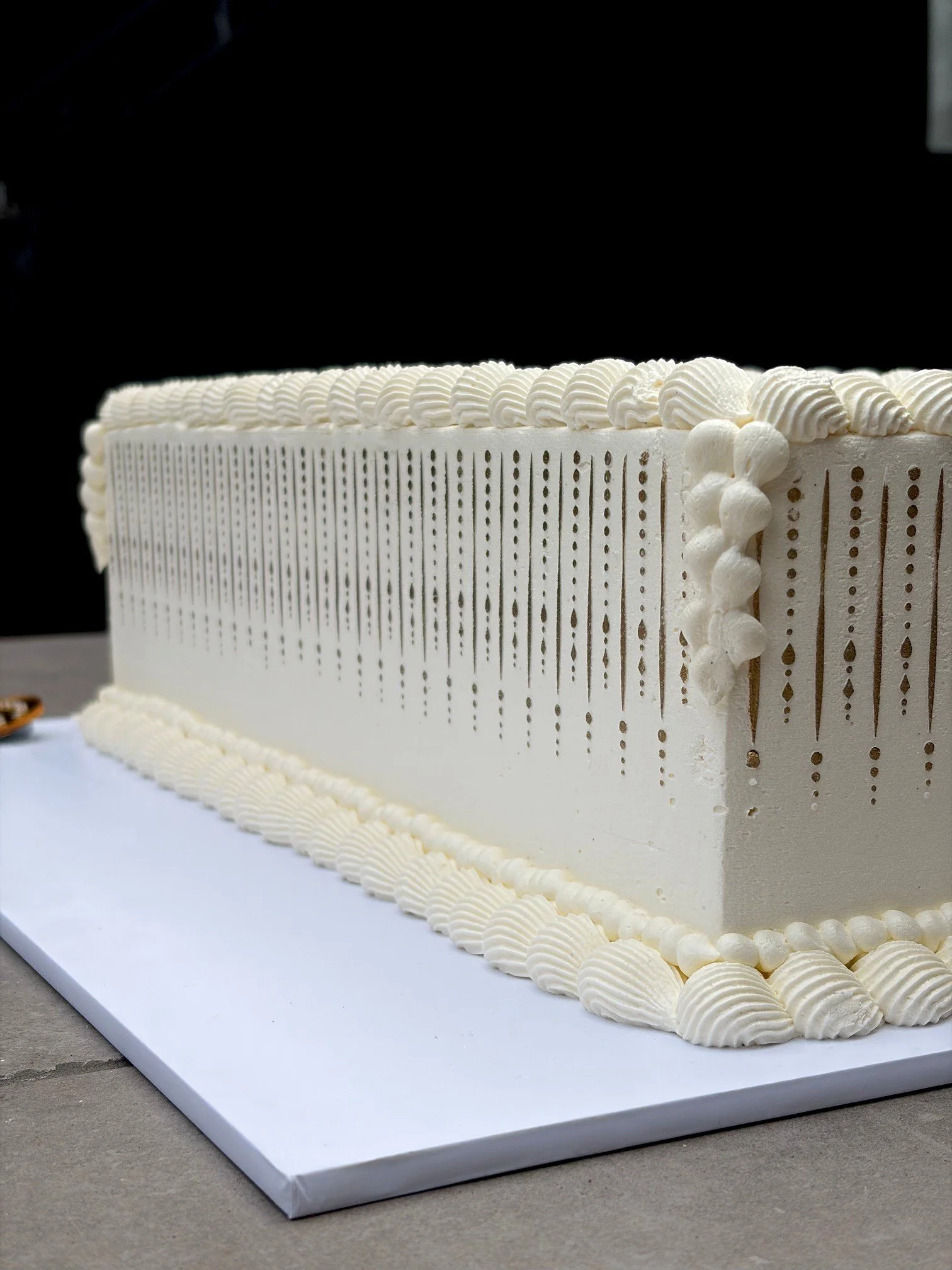 vanillapod-buttercreamcake-vanillapodspecialtycakes-brisbanecakes-weddingcake-rectanglecake-stencilcake-redvelvet-vanillabuttercake-joyasstencil-longrectanglecake-vintagecake-closeup.jpg