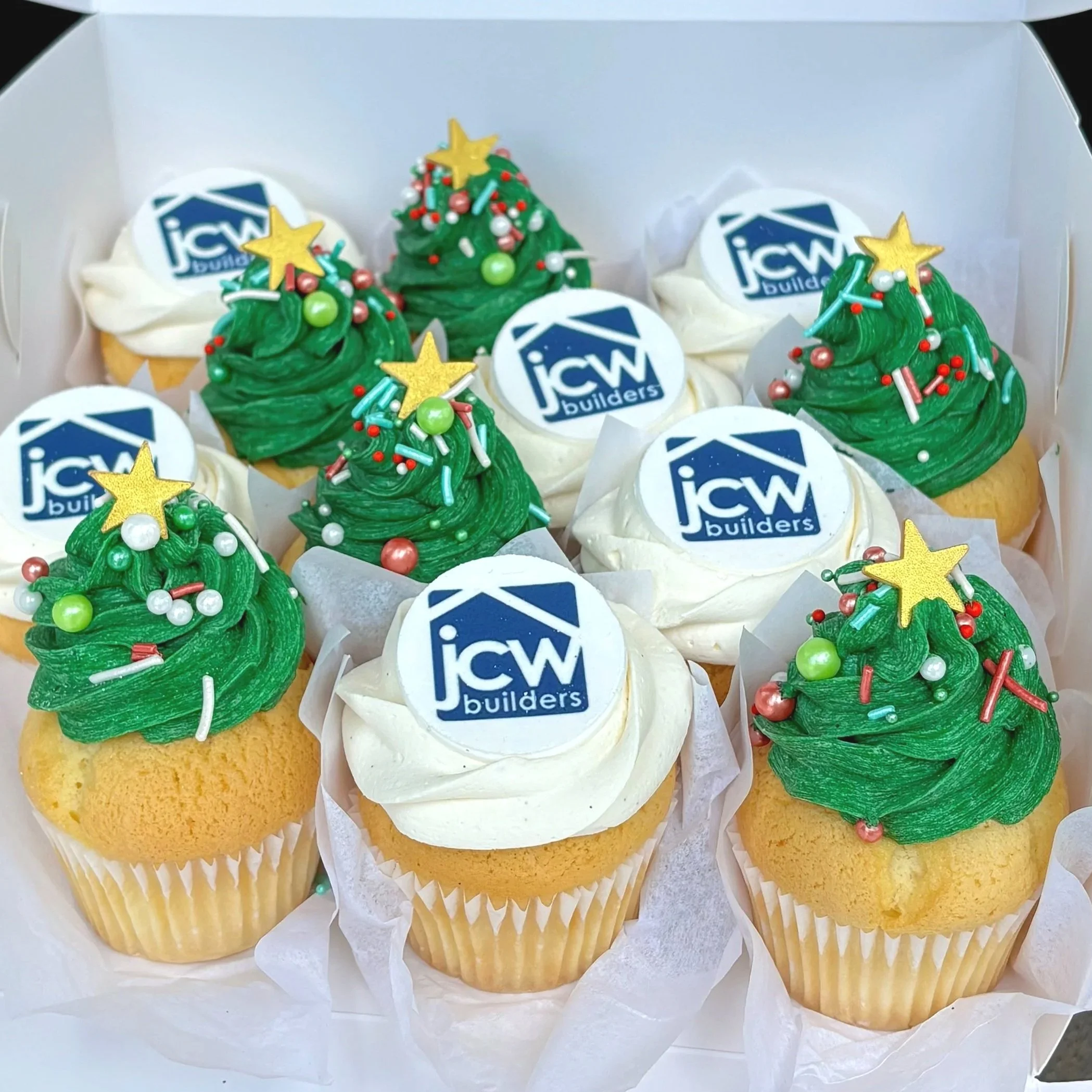 vanillapodspecialtycakes-brisbanecakes-glutenfreecupcakes-brisbanebakery-christmascupcakes-christmastree-buttercream-glutenfreecake-corporatecupcakes-Christmas2026.jpg