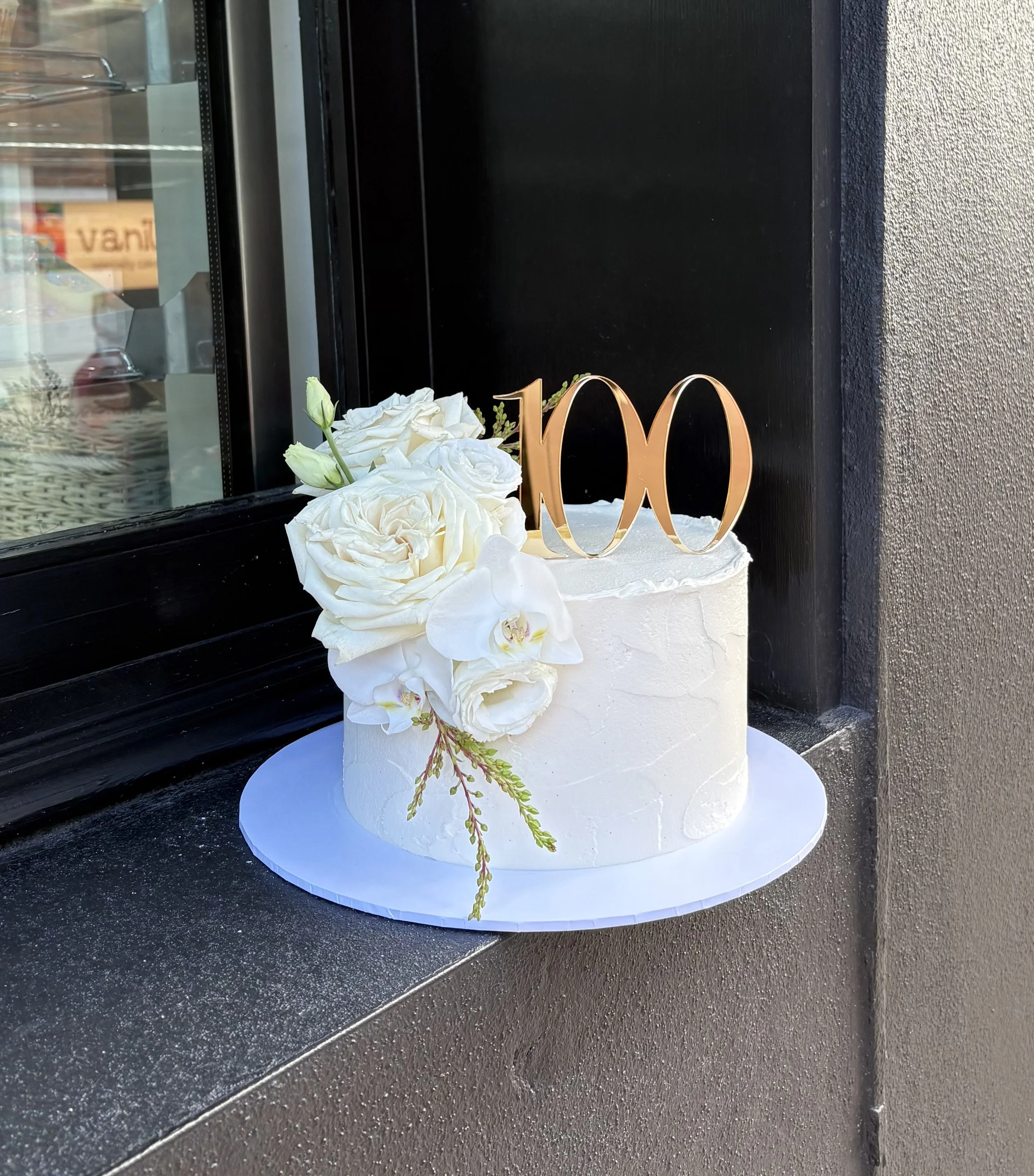 vanillapodspecialtycakes-brisbanecakes-vanillapod-buttercreamcake-customcake-birthdaycake-brisbanebakery-cupcakes-floralcake (4).jpeg