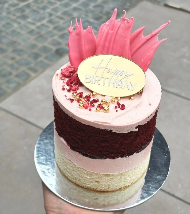 vanillapodspecialtycakes-bespokecakes-brisbancakes-vanillapod-birthdaycake-minibirthdaycake-minicake-redvelvet-brisbaneweddings.jpg