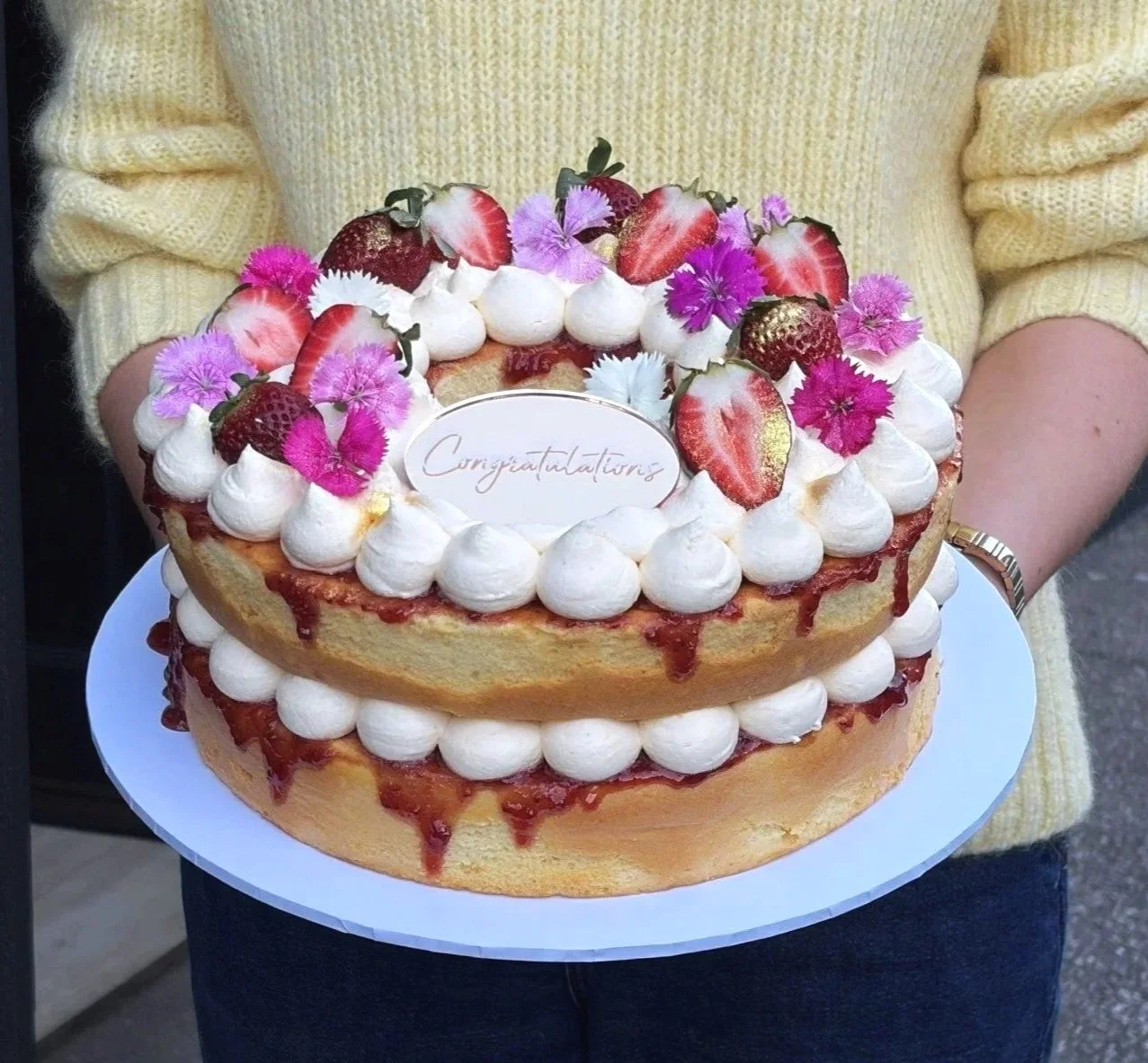 vanillapodspecialtycakes-bespokecakes-birthdaycakes-brisbanecakes-buttercreamcakes-nakedcake-strawberrycake-glutenfreecake-vanillabuttercake-edibleflowers.jpg