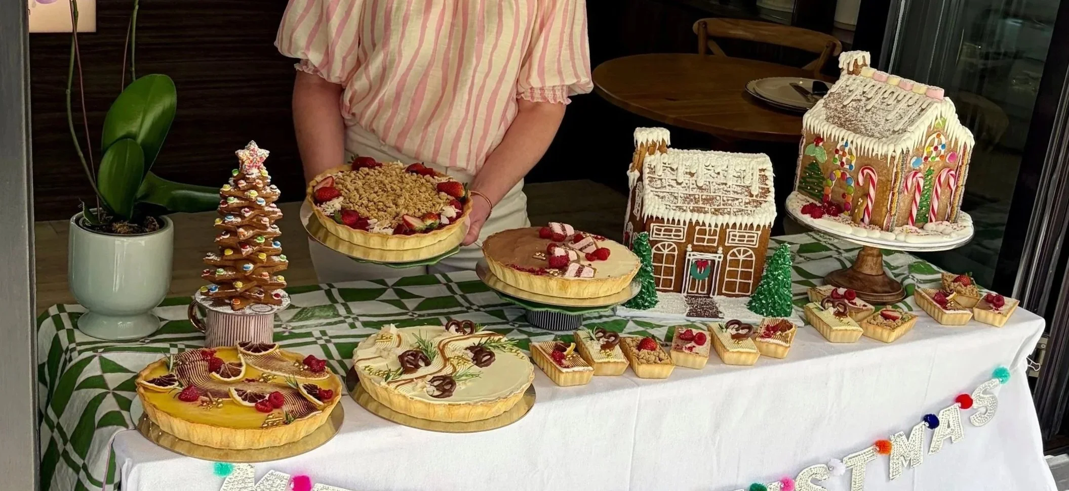 vanillapodspecialtycakes-christmastart-brisbanechristmas-christmascatering-vanillapod-gingerbreadhouse-gingerbread-lemontart-neenishtart-banoffeetart-rhubarbtart.jpg