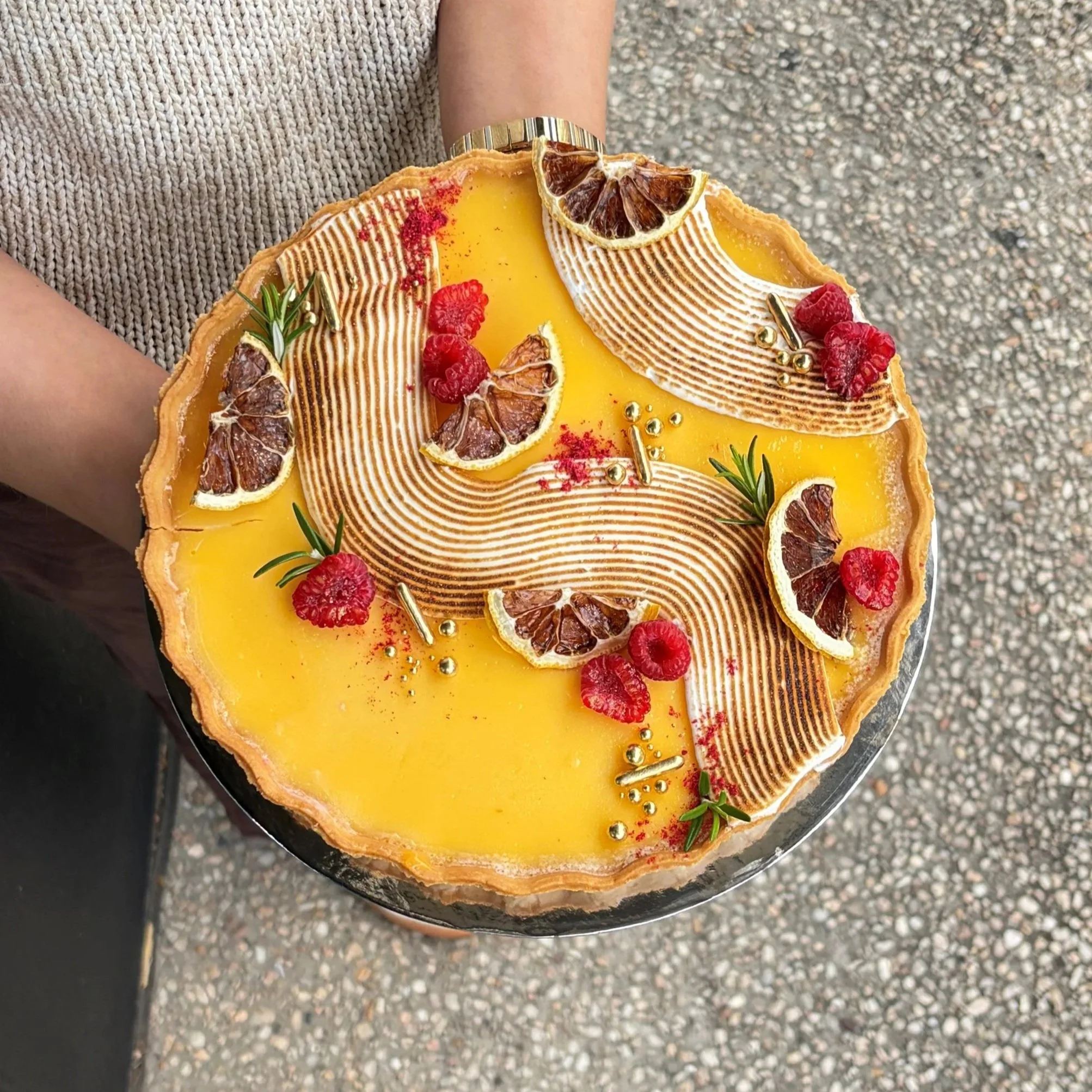 vanillapodspecialtycakes-christmastart-brisbanechristmas-christmascatering-vanillapod-cakeshopnearme-lemoncitrustart-lemontart-cirtustart-festivefood-christmas2026.jpg