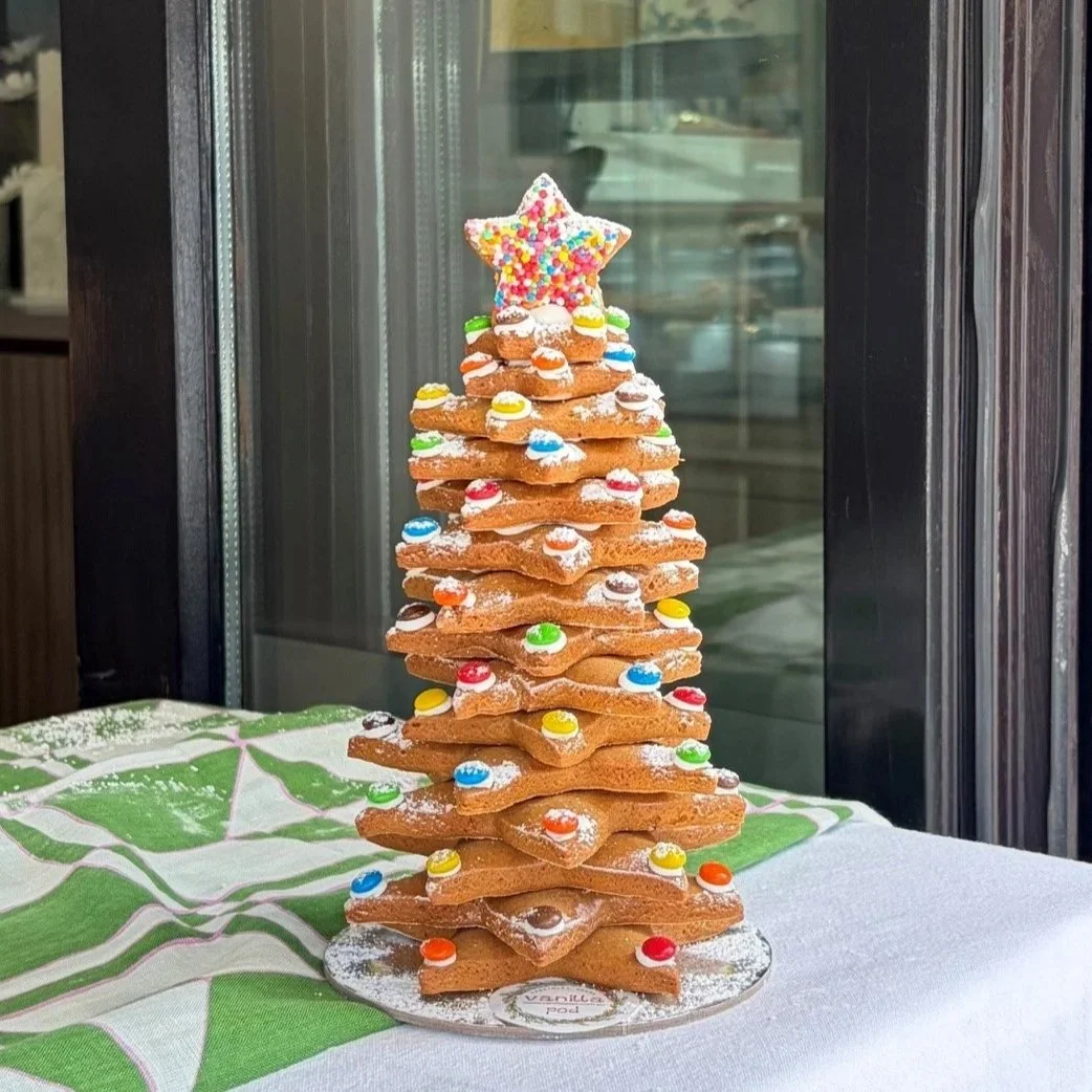 vanillapodspecialtycakest-brisbanechristmas-christmascatering-gingerbreadtree-luxurychristmasgift-christmasgift-corporatechristmasgift-teachergift.jpg