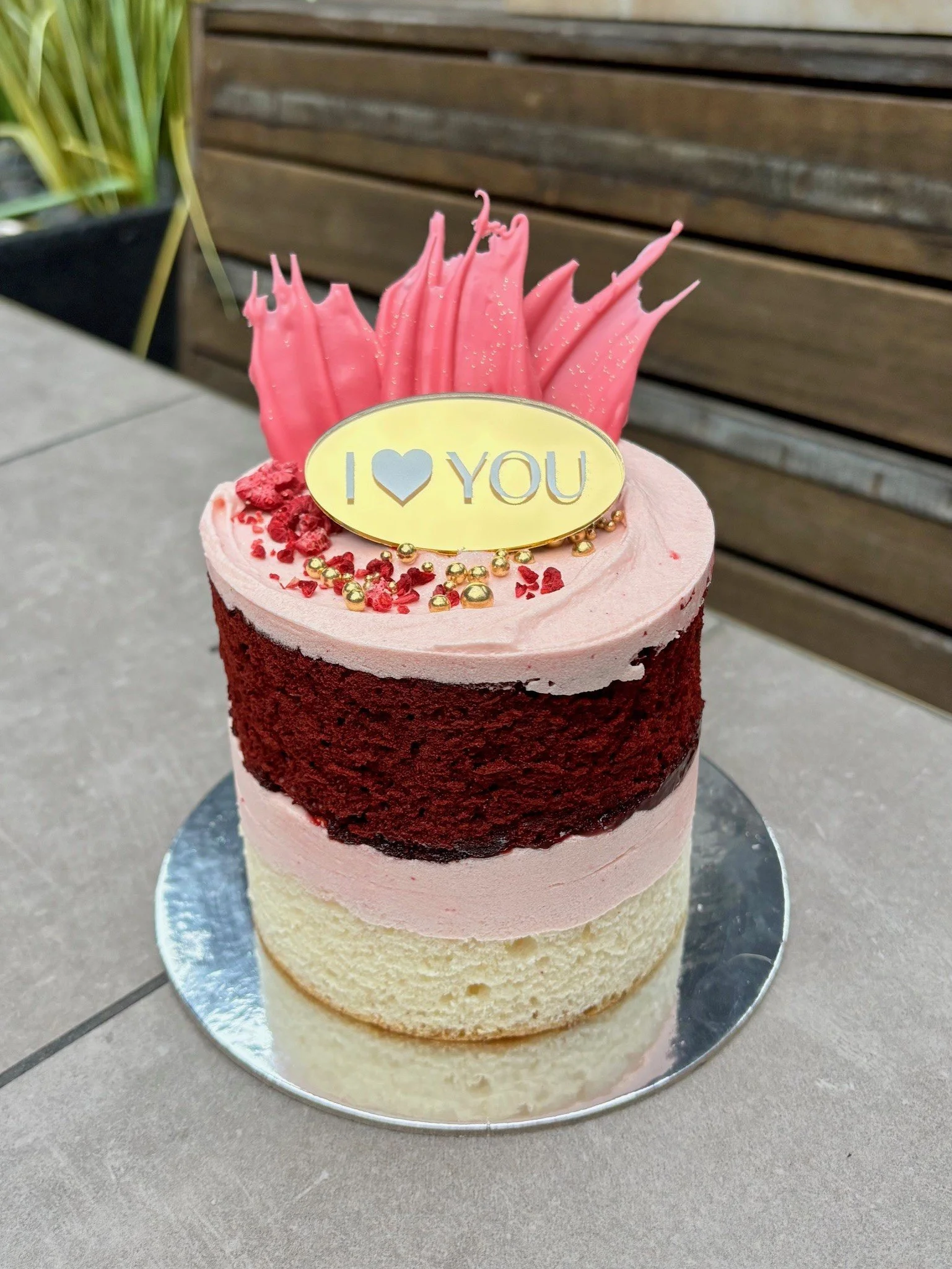 vanillapodspecialtycakes-bespokecakes-brisbanecakes-vanillapod-birthdaycake-minibirthdaycake-minicake-redvelvet-brisbaneweddings-iloveyou-valentinesday-valentinesdaycake.jpg