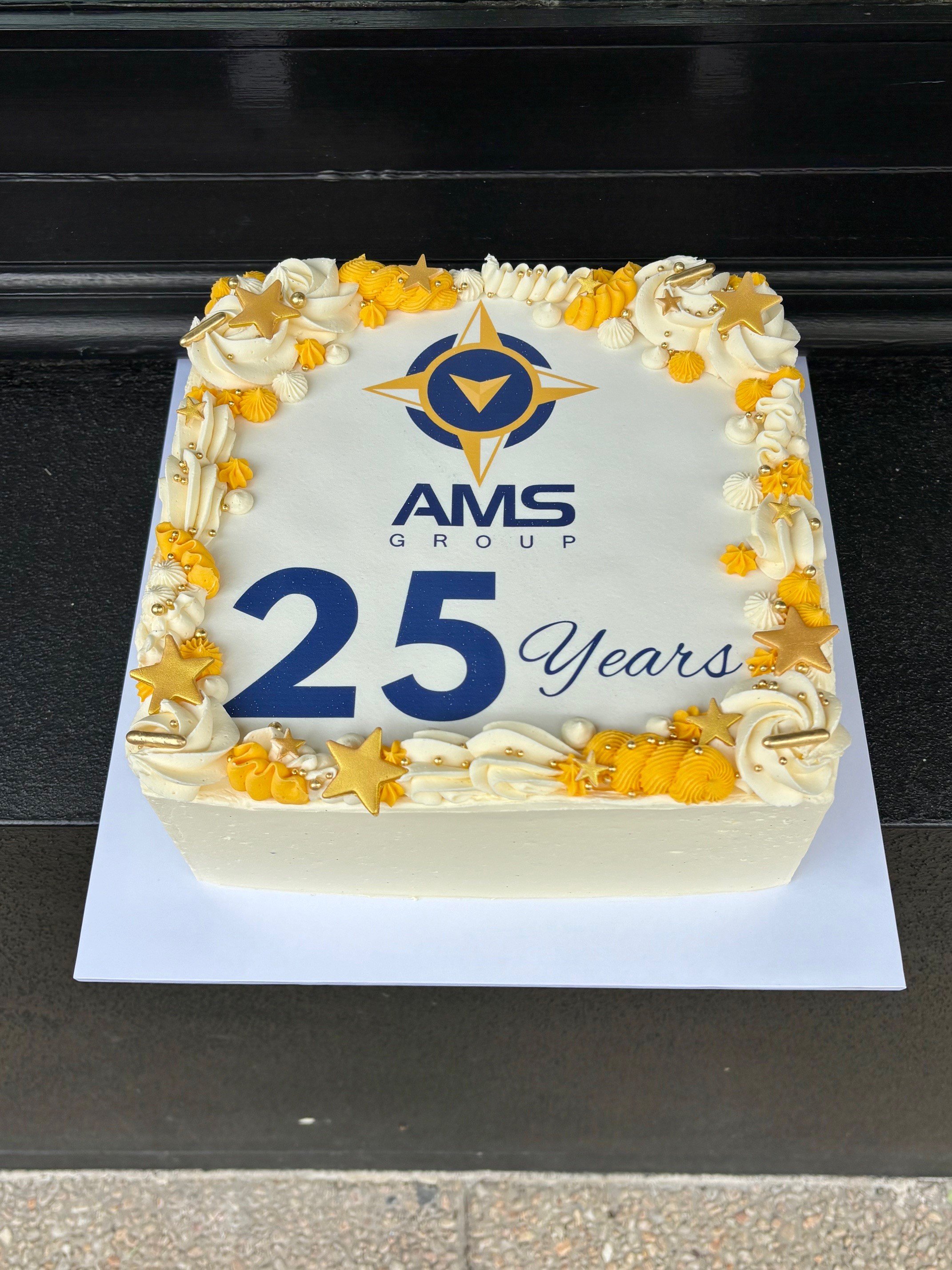 vanillapodspecialtycakes-noveltycakes-buttercreamcak-glutenfree-brisbanecakes-vanillapod-noveltycakes-corporatecake-edibleimagecake-corporatecatering.jpg