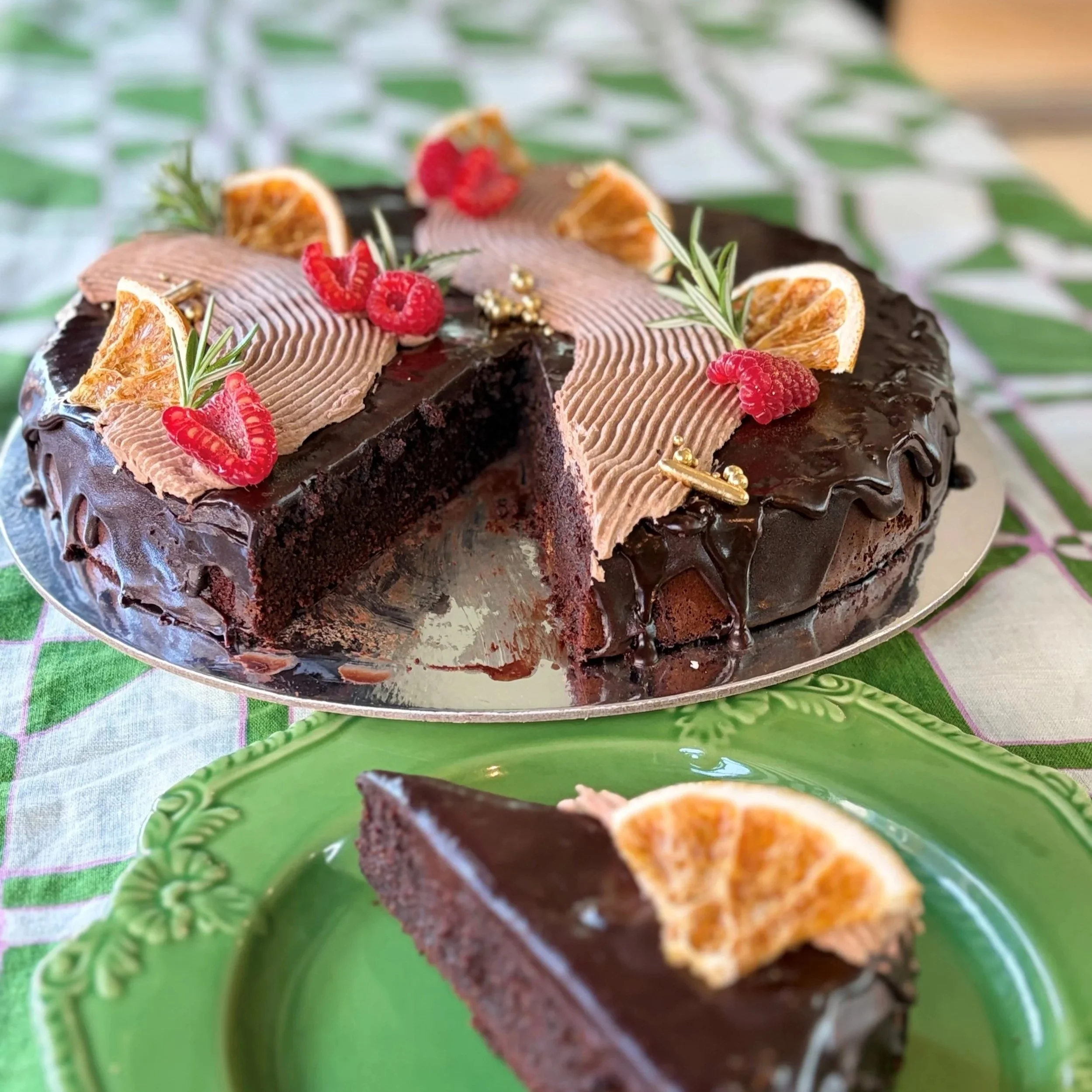 vanillapodspecialtycakes-brisbanechristmas-christmascatering-vanillapod-cakeshopnearme-festivefood-christmas2026-chocolatetorte-glutenfreedessert-glutenfree.jpg
