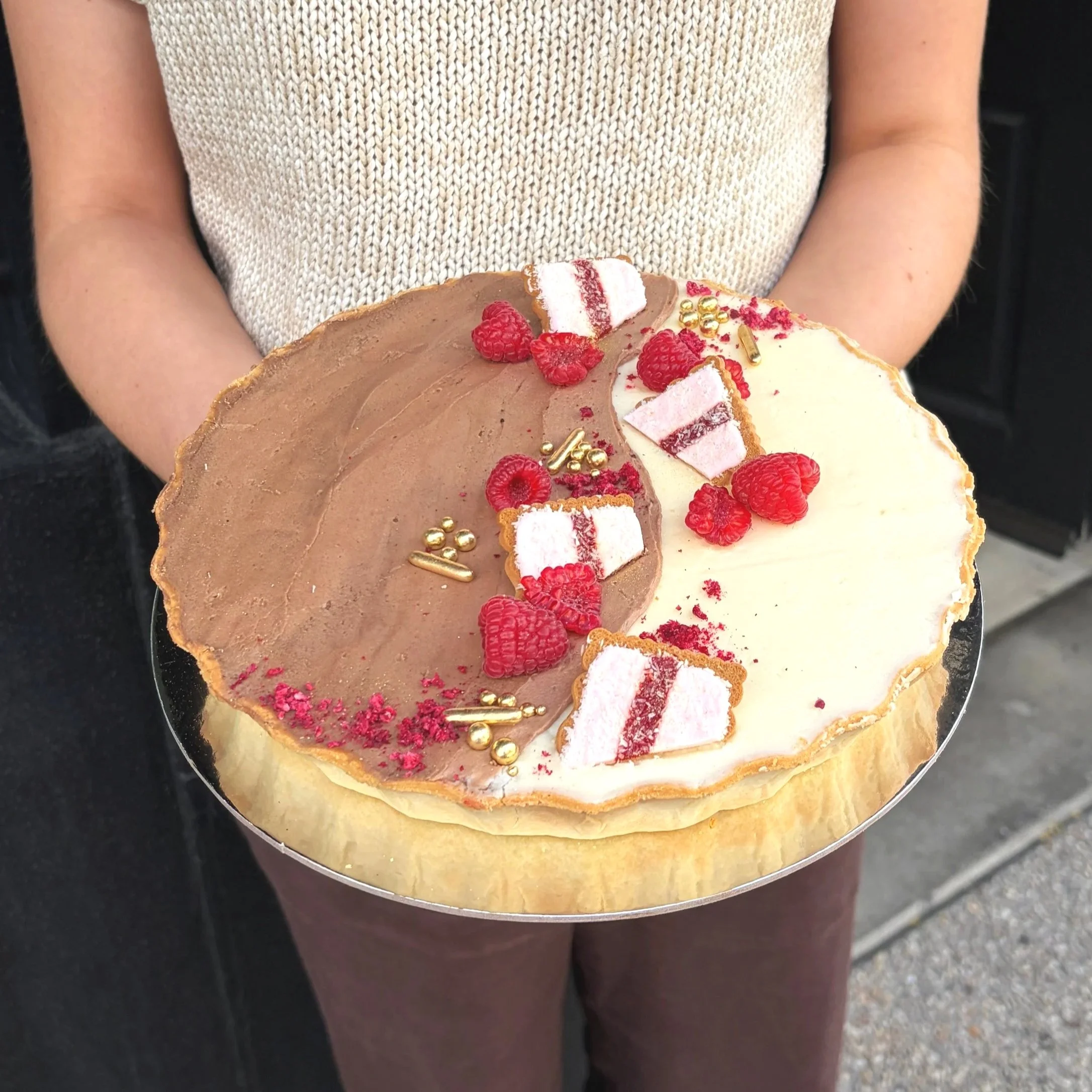 vanillapodspecialtycakes-christmastart-brisbanechristmas-christmascatering-vanillapod-cakeshopnearme-neenishtart-neenish-icedvovos.jpg