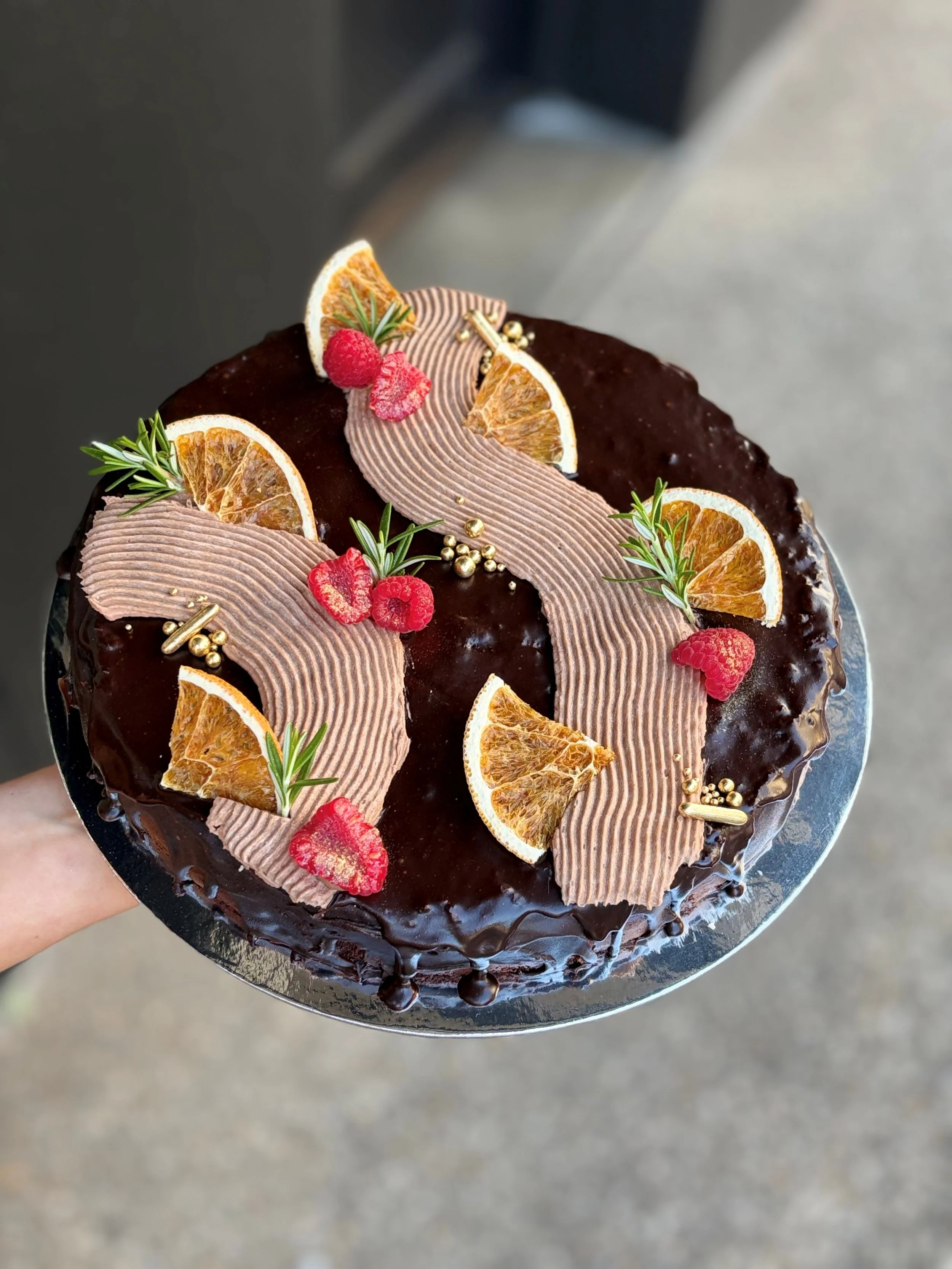 vanillapodspecialtycakes-brisbanechristmas-christmascatering-vanillapod-cakeshopnearme-festivefood-christmas2026-chocolatetorte-glutenfreedessert-glutenfree-brisbanefoodie.jpg