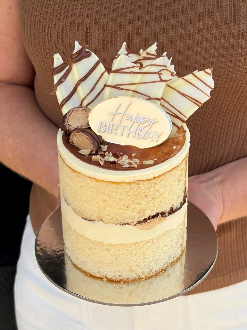Vanillapod-vanillapodspecialtycakes-brisbanecakes-brisbanebirthdaycakes-brisbane-minicake-birthdaycake-bueno-kinderbuenocake.jpg