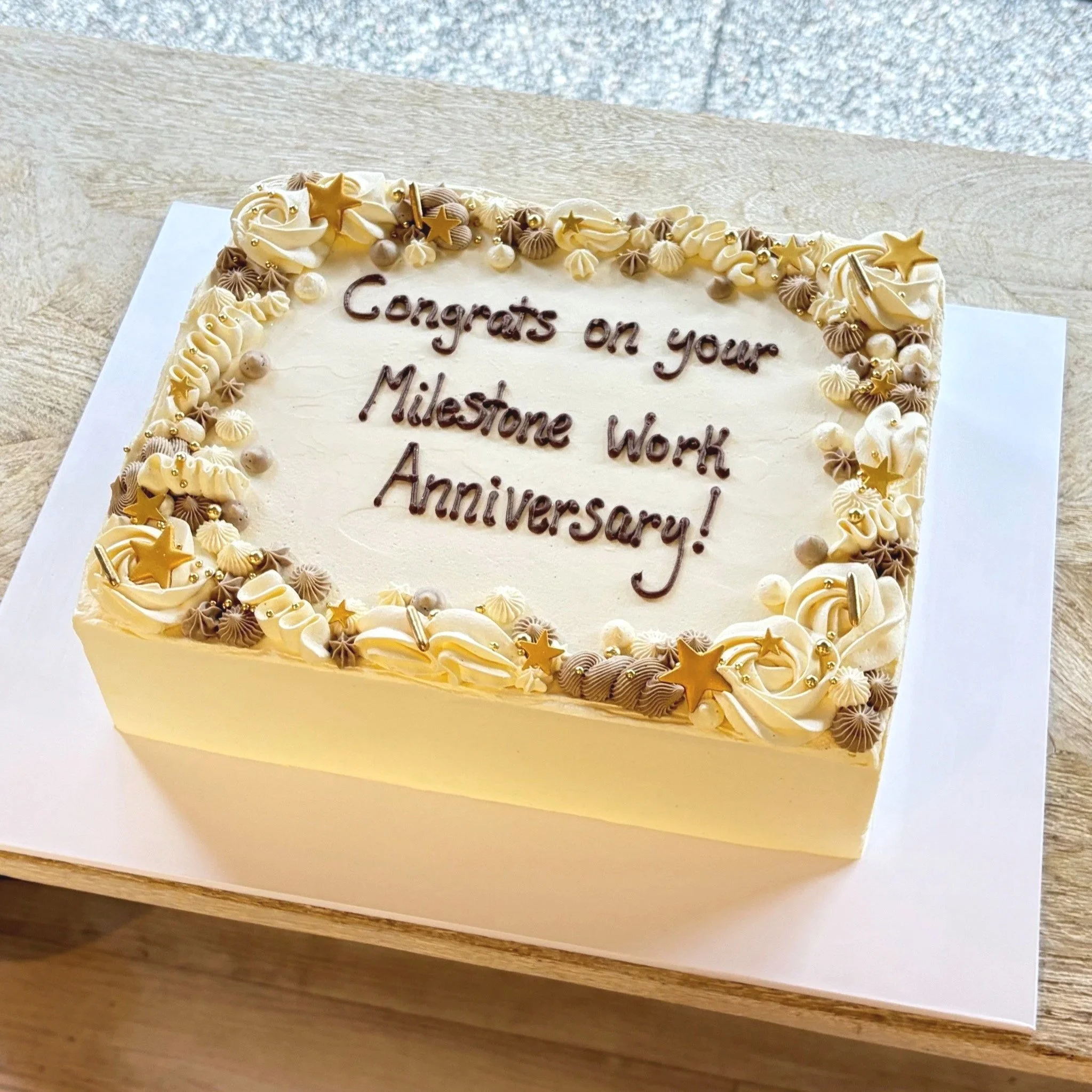 vanillapodspecialtycakes-bespokecakes-birthdaycakes-brisbanecakes-buttercreamcakes-goldenstars-glutenfreecake-vanillabuttercake-corporatecake.jpg