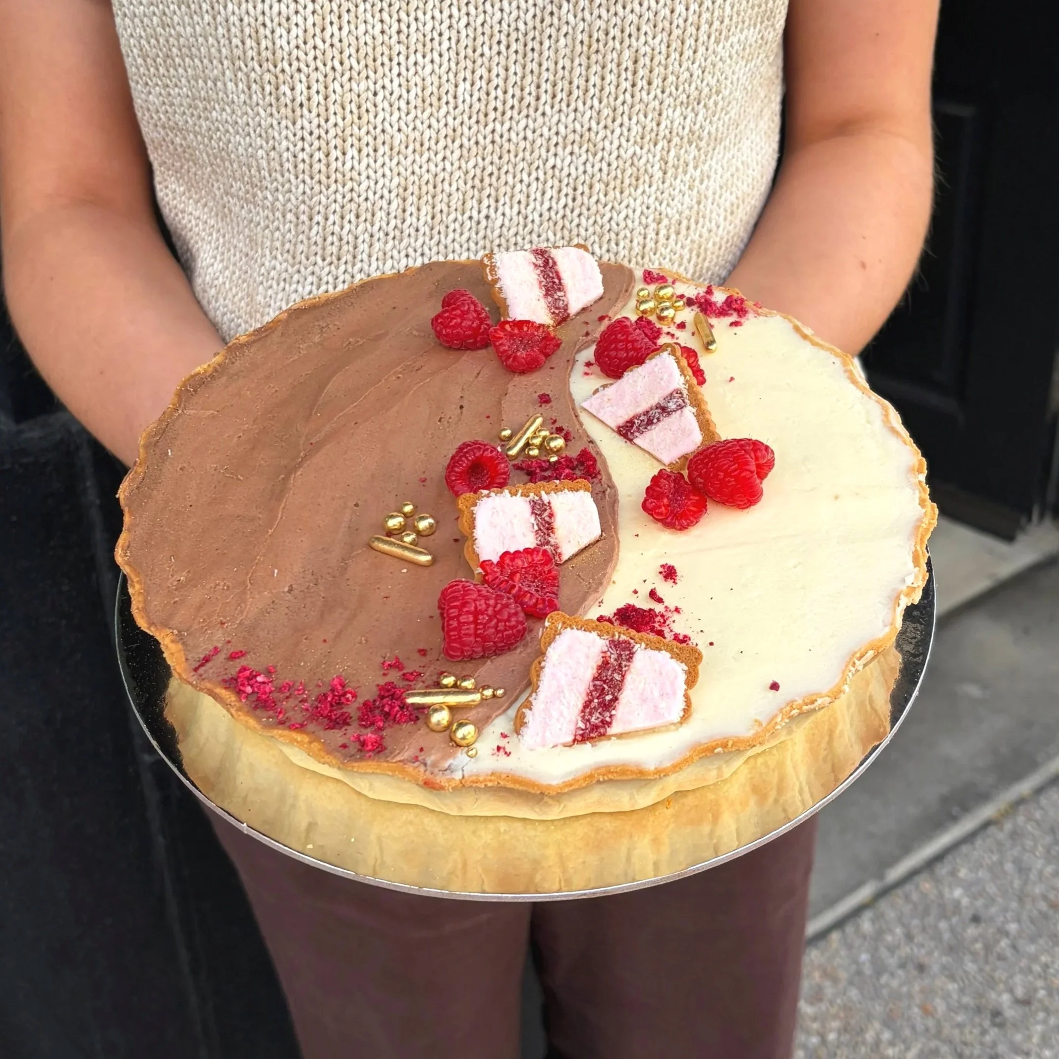 vanillapodspecialtycakes-christmastart-brisbanechristmas-christmascatering-vanillapod-cakeshopnearme-neenishtart-neenish-icedvovos.jpg